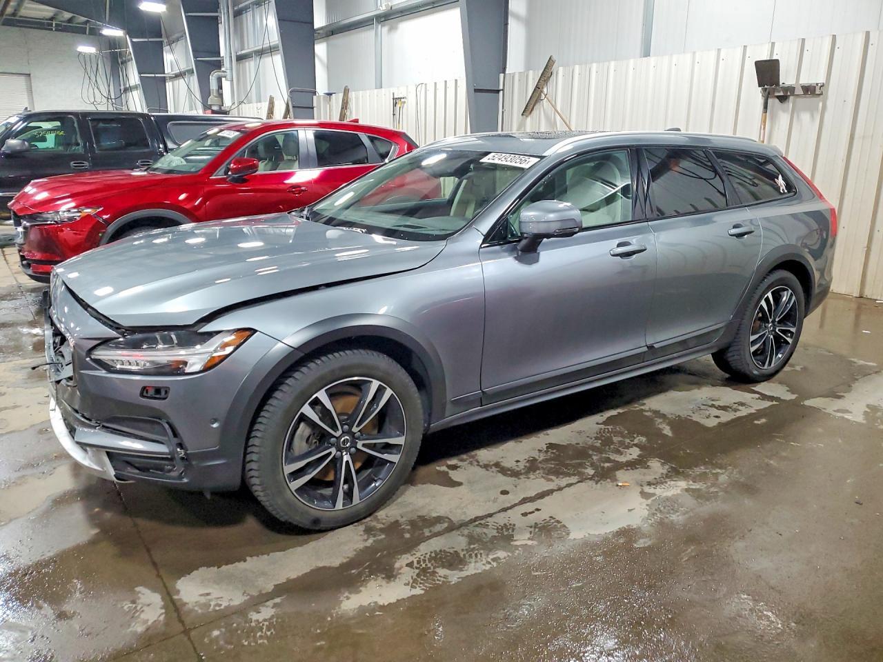2019 Volvo V90, T5 Momentum