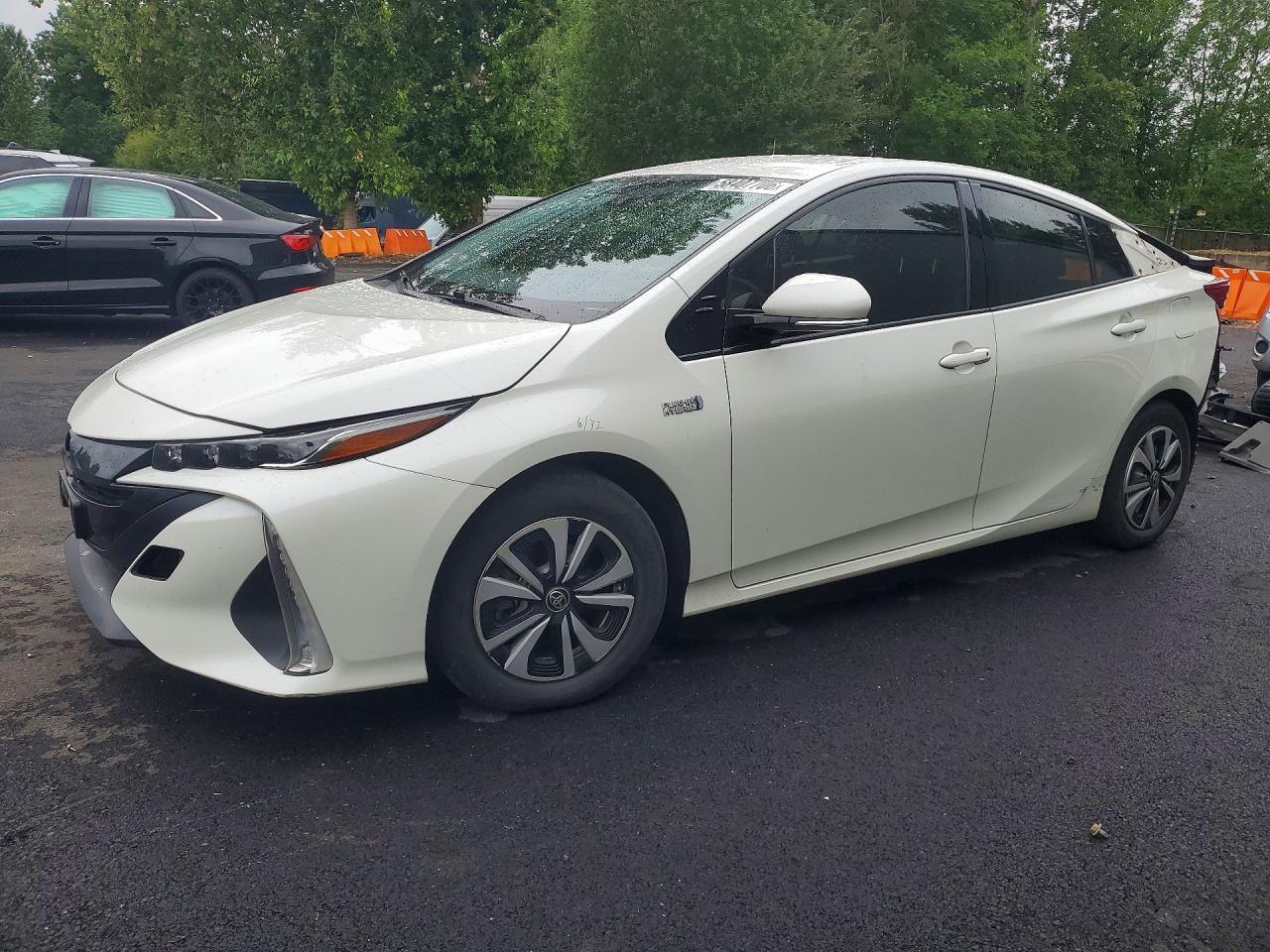 2017 Toyota Prius, Plus