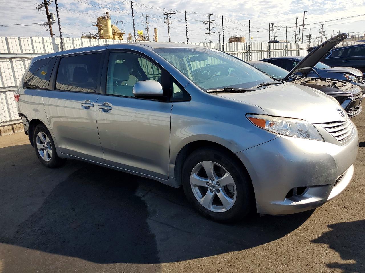 2017 Toyota Sienna, L 7-Passe...