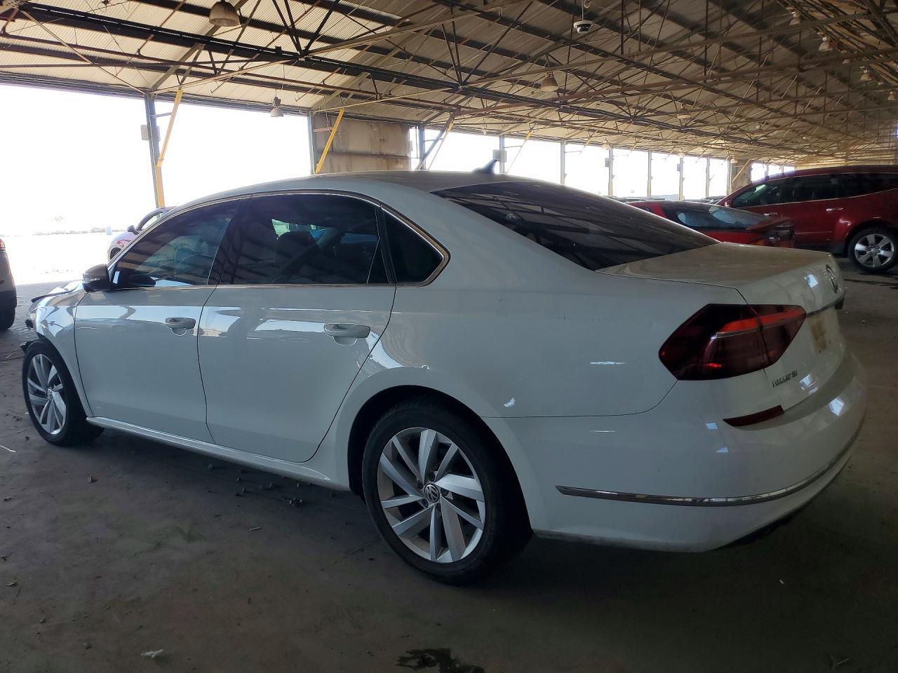 2018 Volkswagen Passat, SE