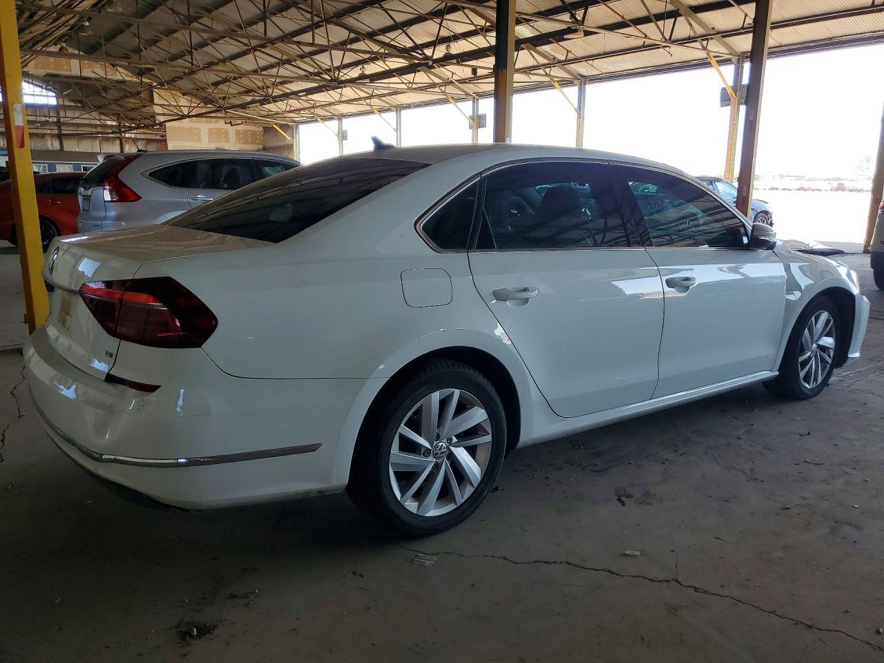 2018 Volkswagen Passat, SE