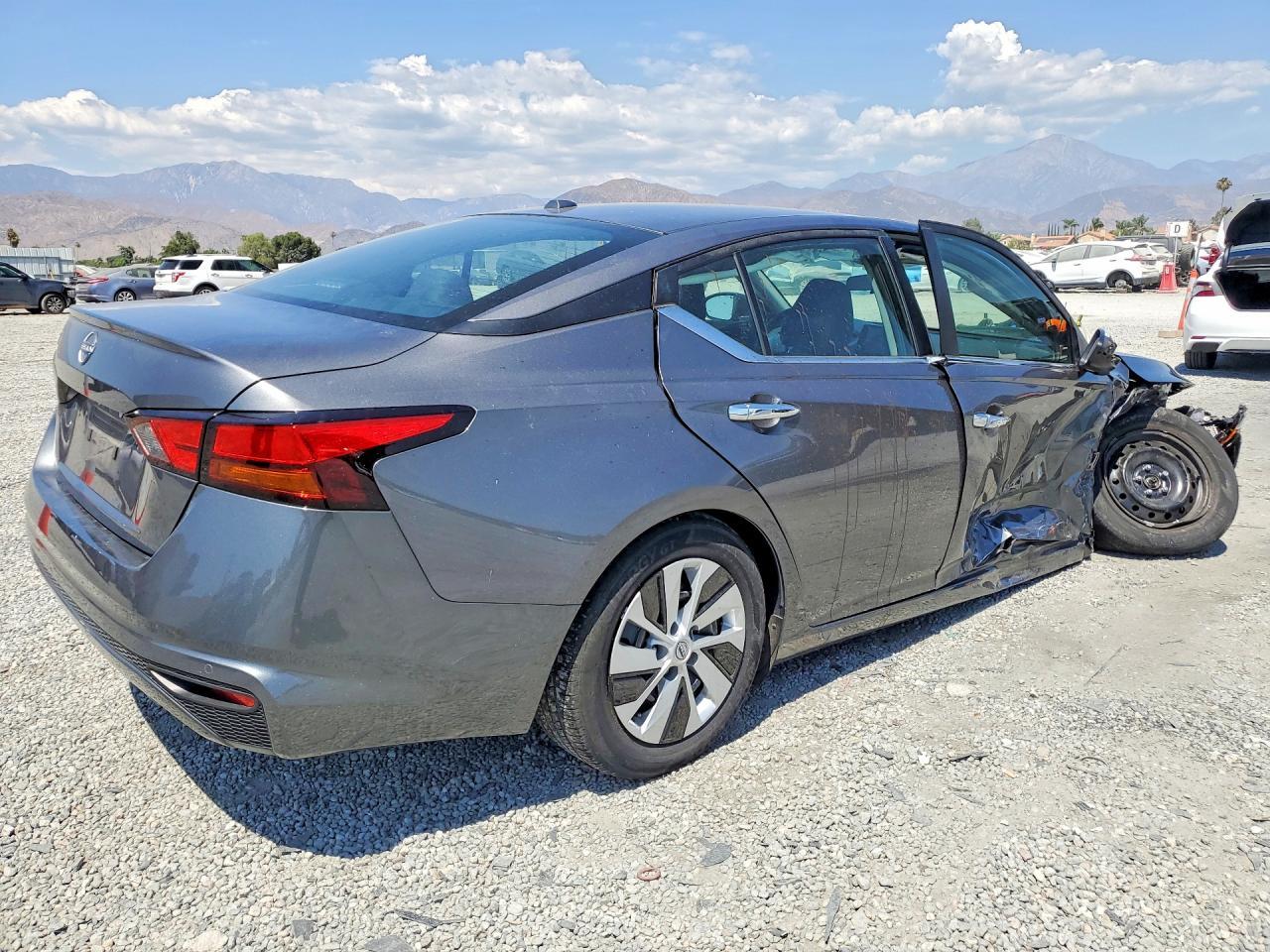 2025 Nissan Altima, S