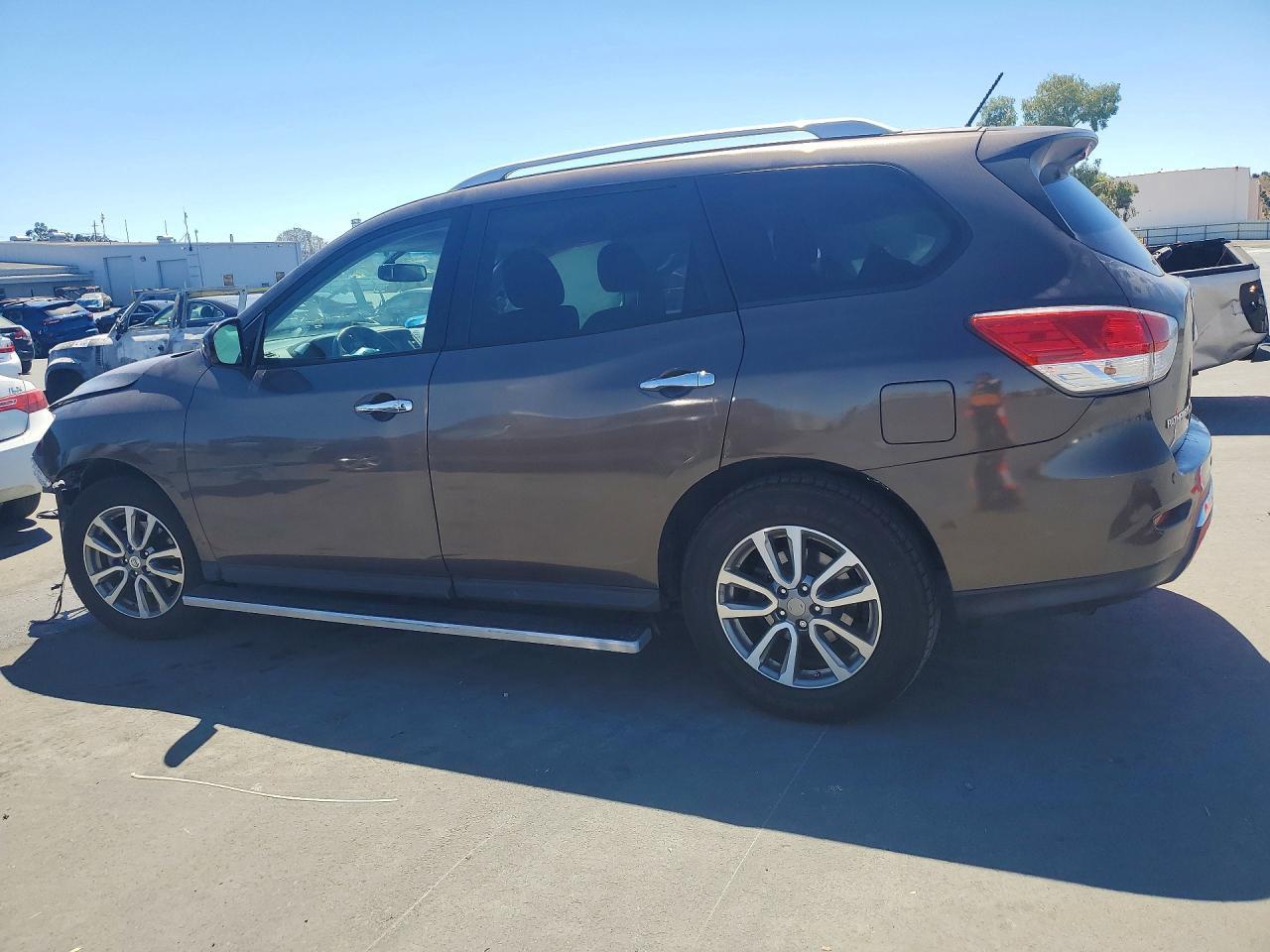 2015 Nissan Pathfinder, SV