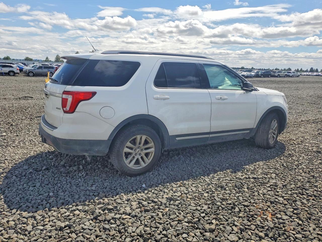 2018 Ford Explorer, Xlt