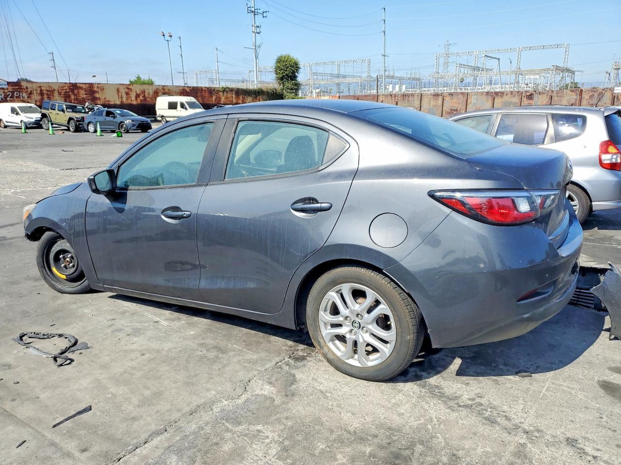 2017 Toyota Yaris, Base