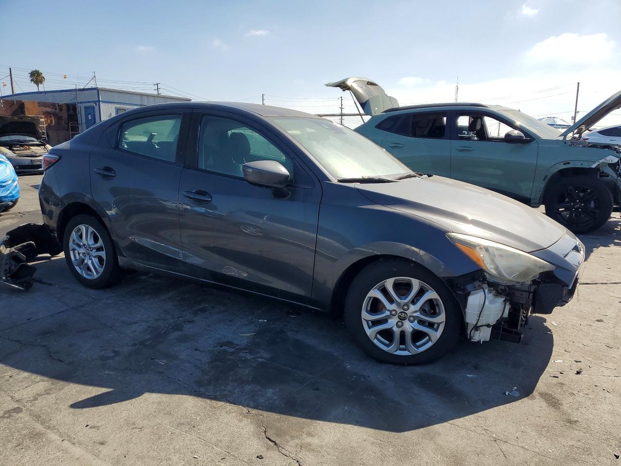 2017 Toyota Yaris, Base