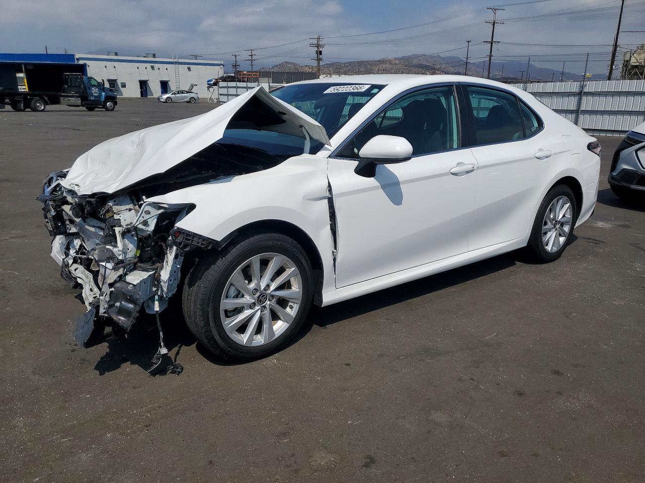 2024 Toyota Camry, LE