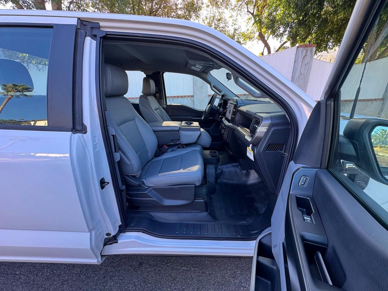 2025 Ford F-150, XL