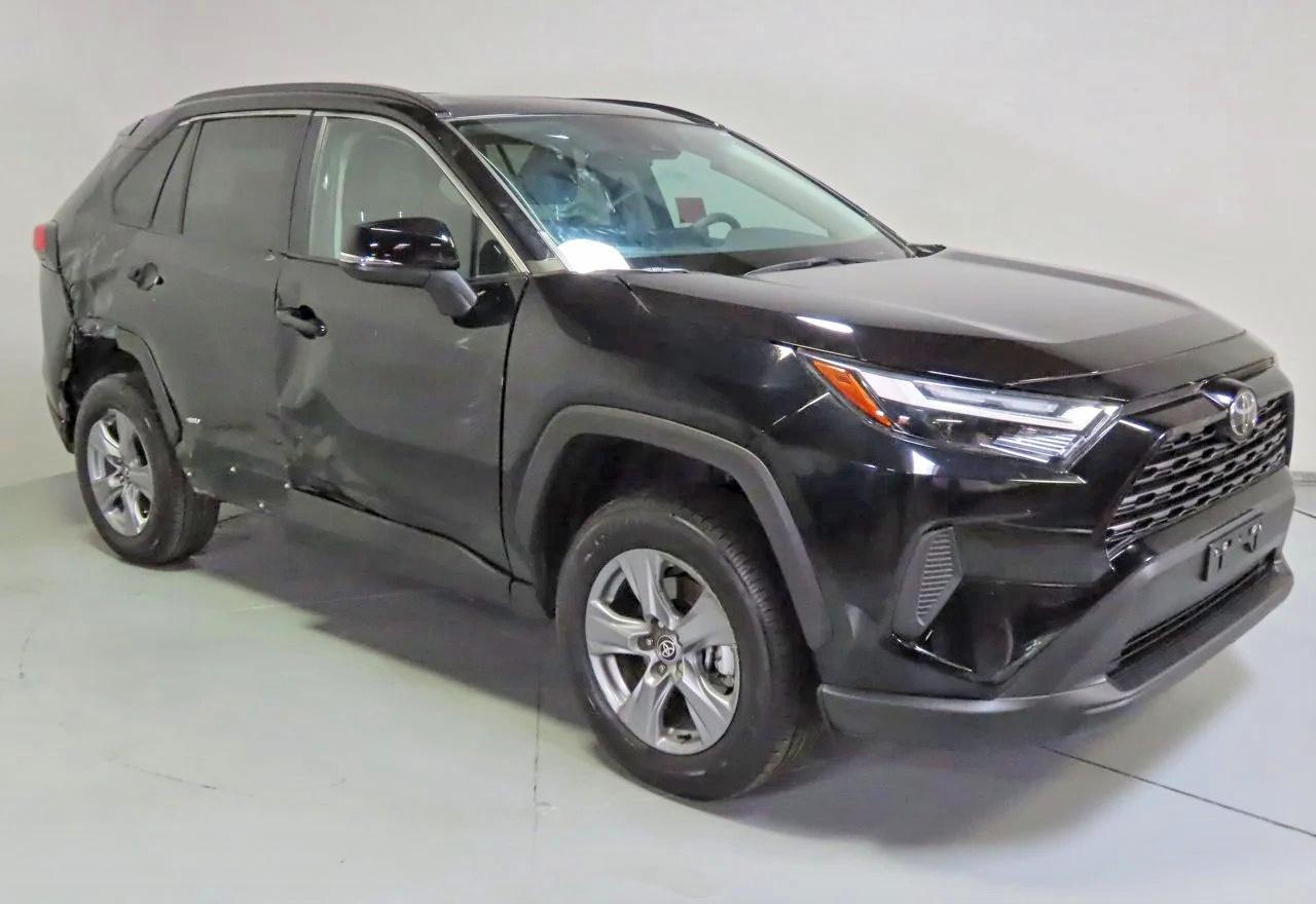 2025 Toyota RAV4, Xle