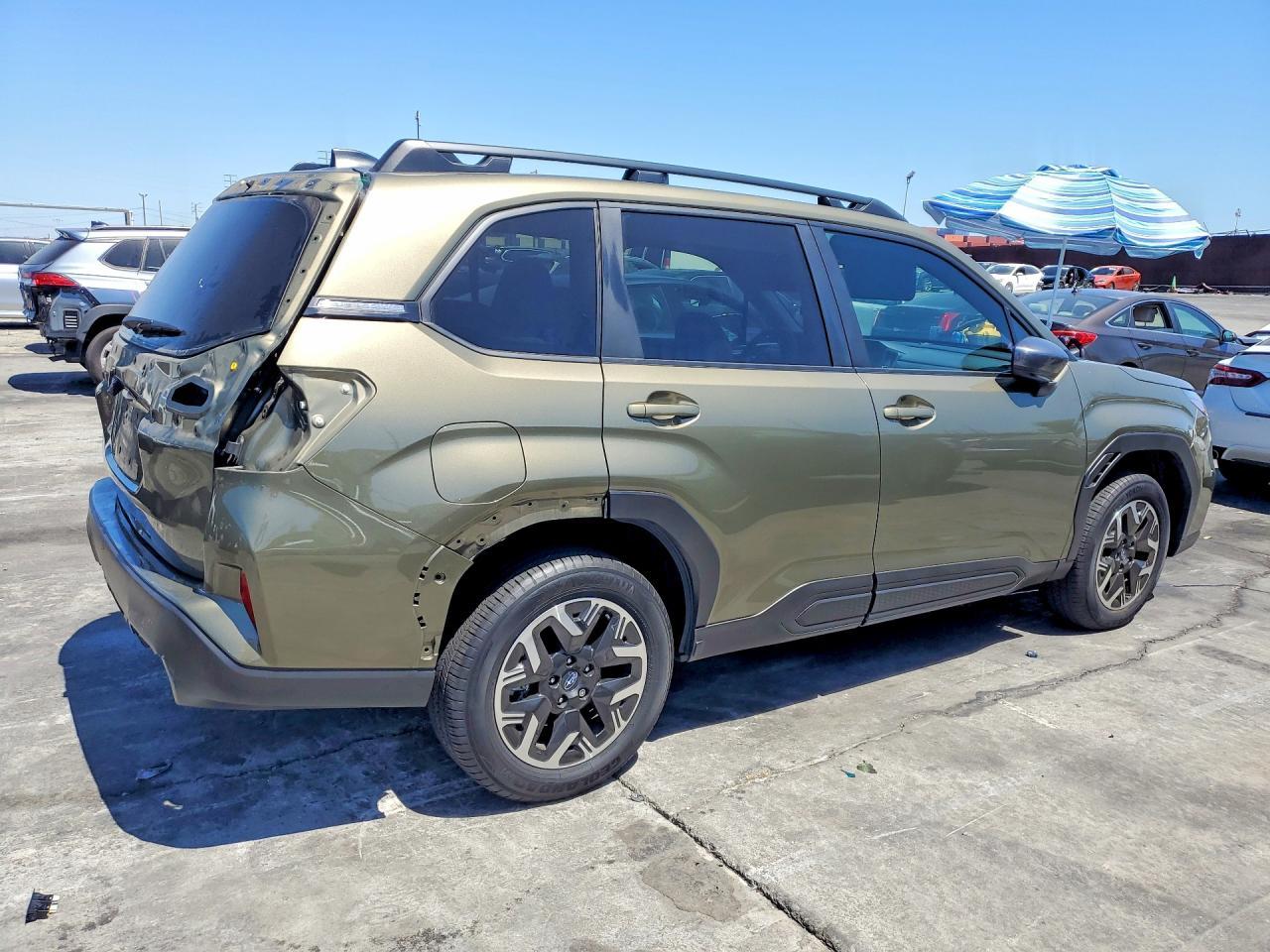 2025 Subaru Forester, Premium