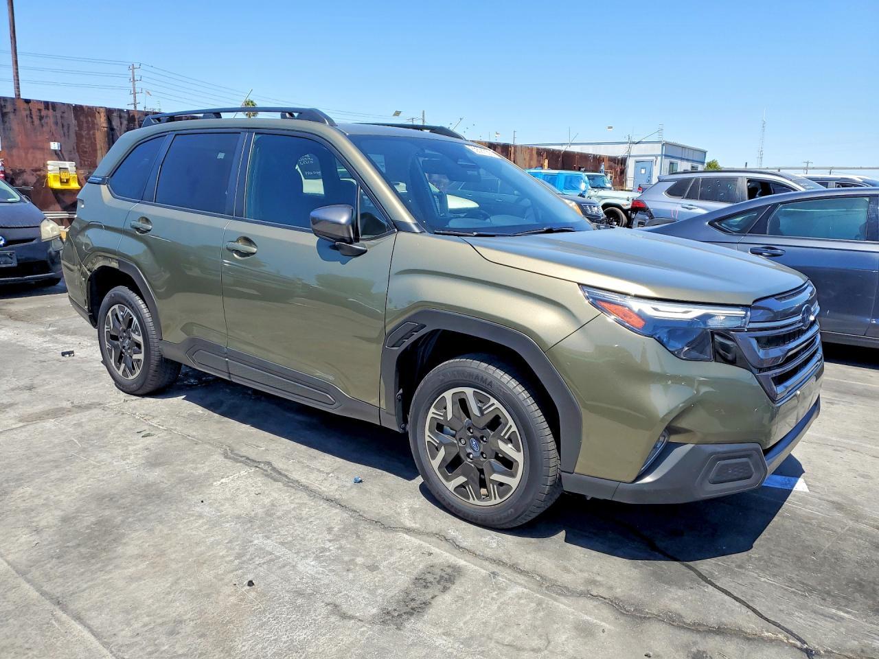 2025 Subaru Forester, Premium