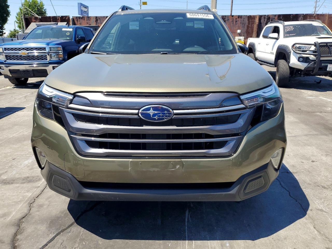 2025 Subaru Forester, Premium