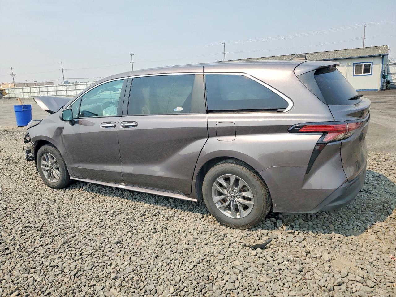 2022 Toyota Sienna, Xle