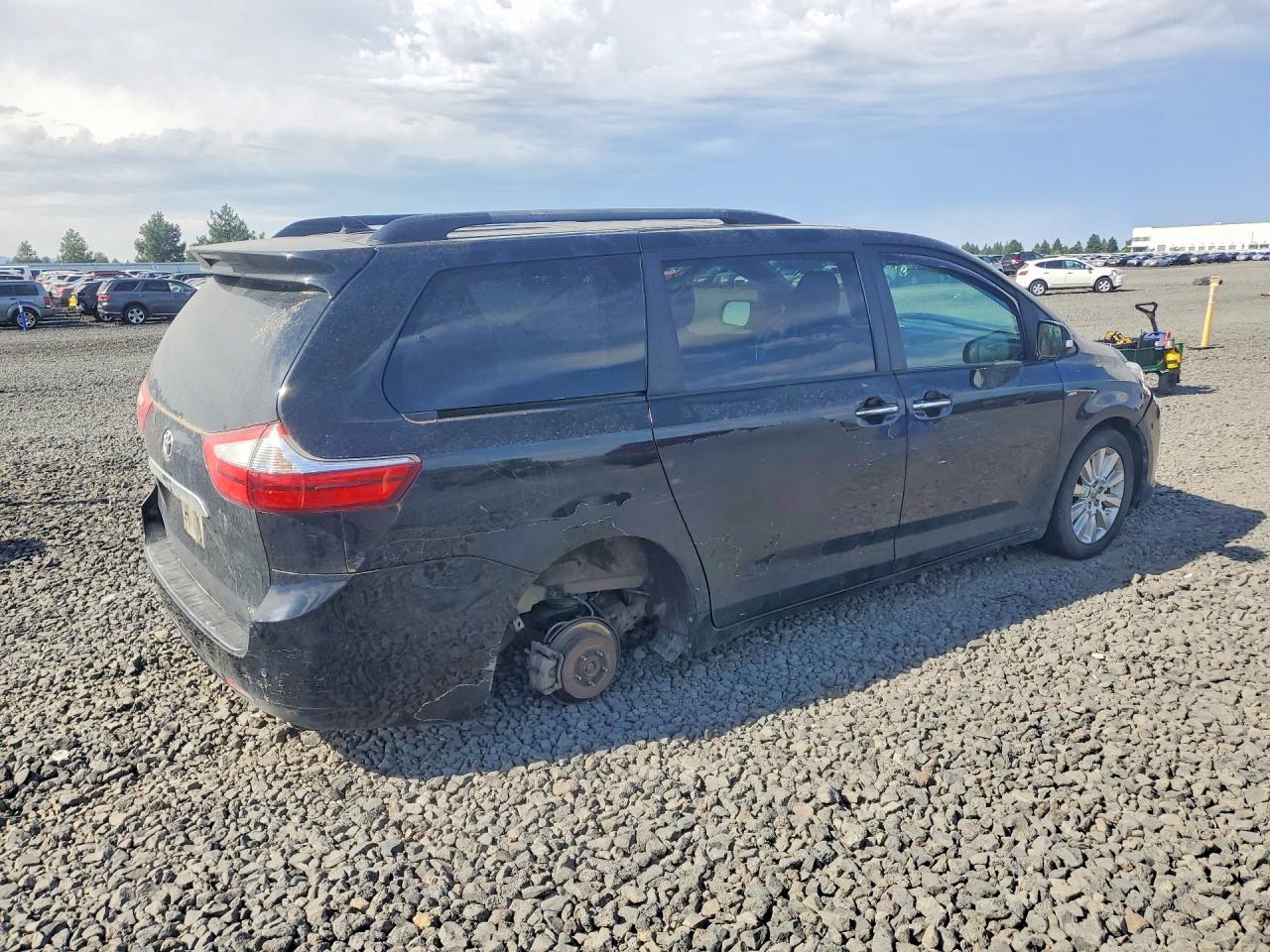2016 Toyota Sienna, Limited P...