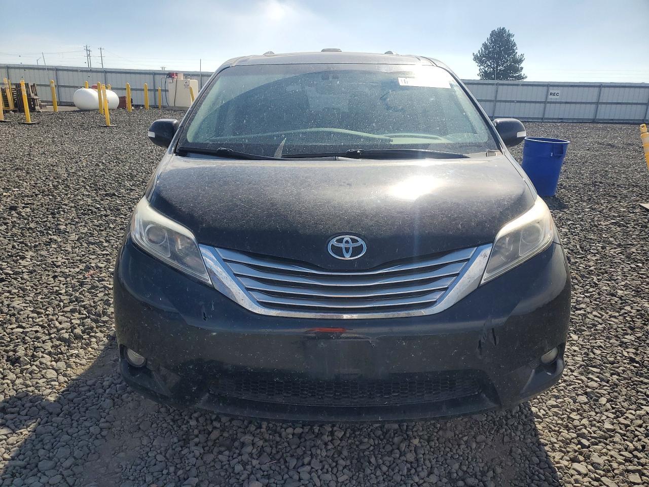 2016 Toyota Sienna, Limited P...