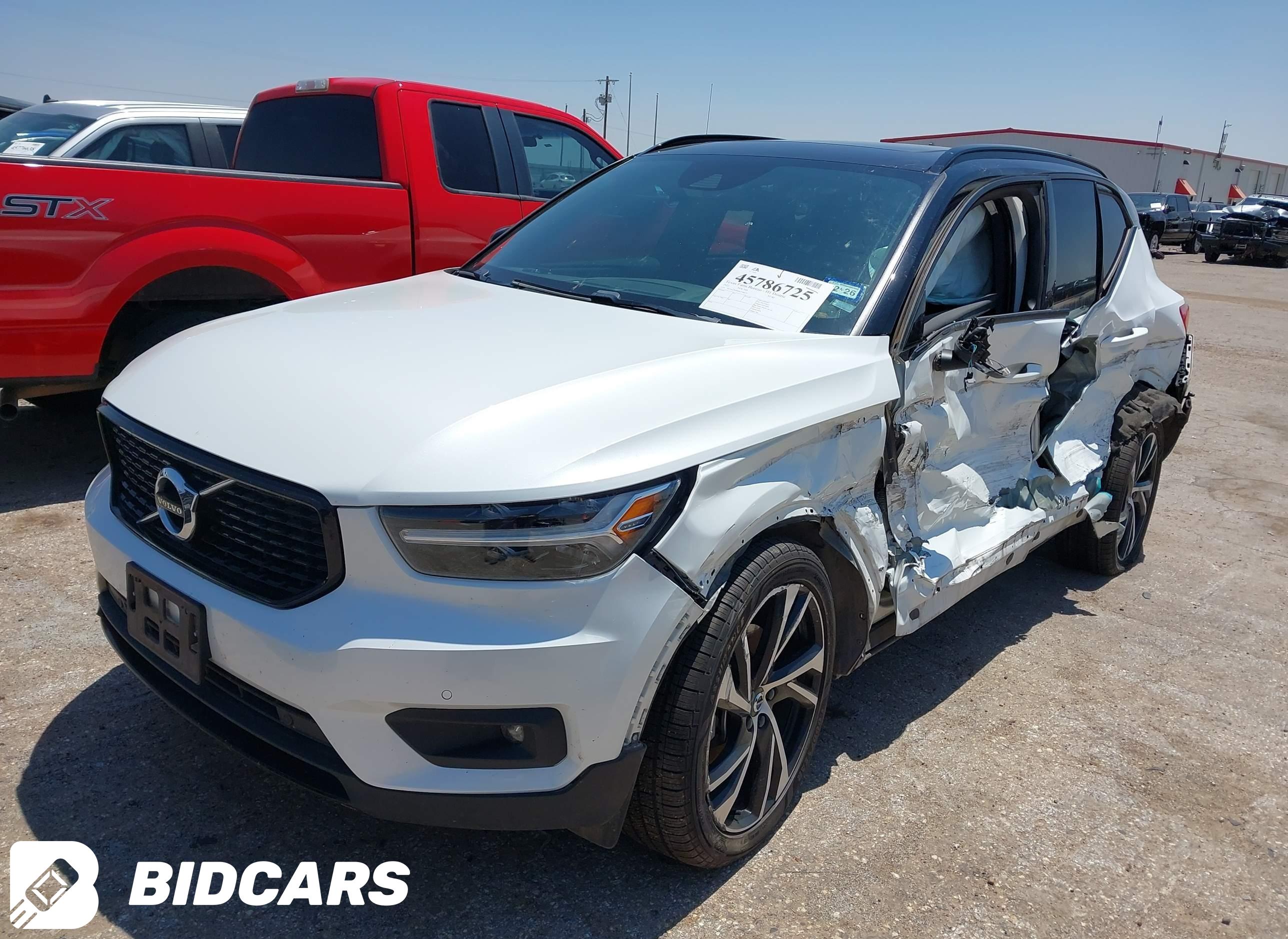 2022 Volvo XC40, T4 R-Design