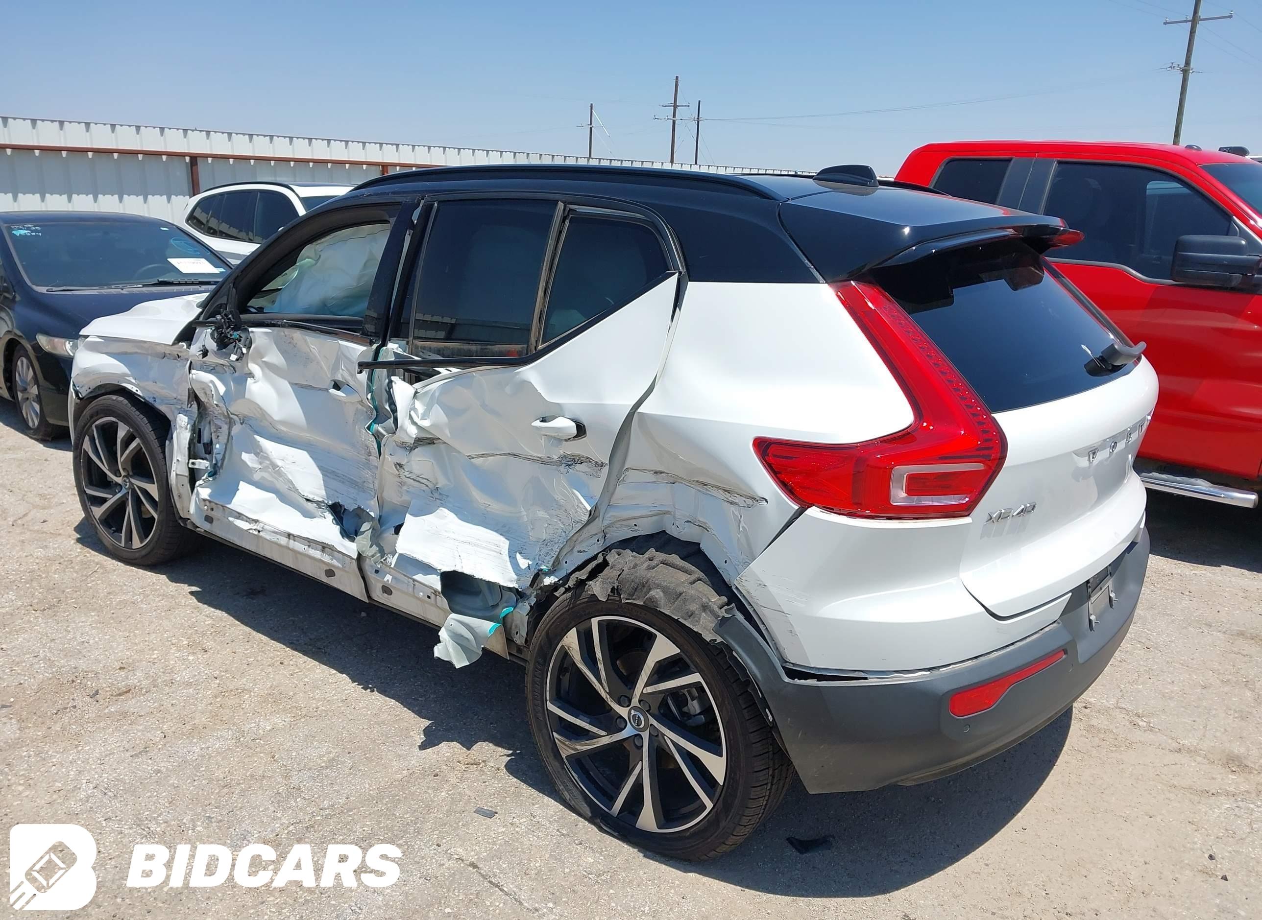 2022 Volvo XC40, T4 R-Design
