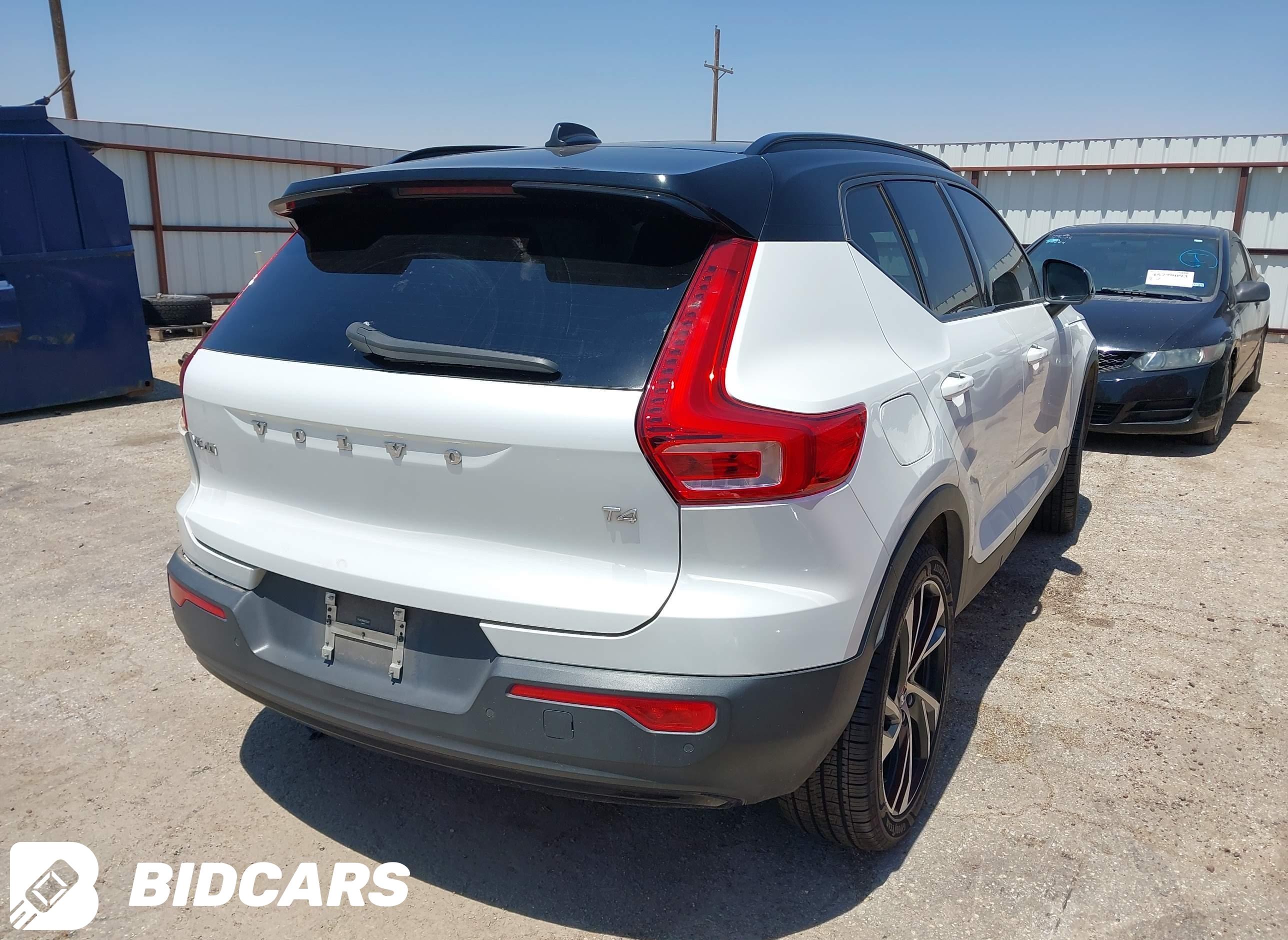 2022 Volvo XC40, T4 R-Design