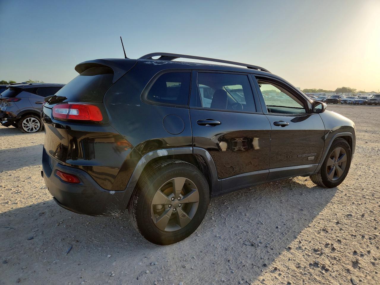2016 Jeep Cherokee, Latitude
