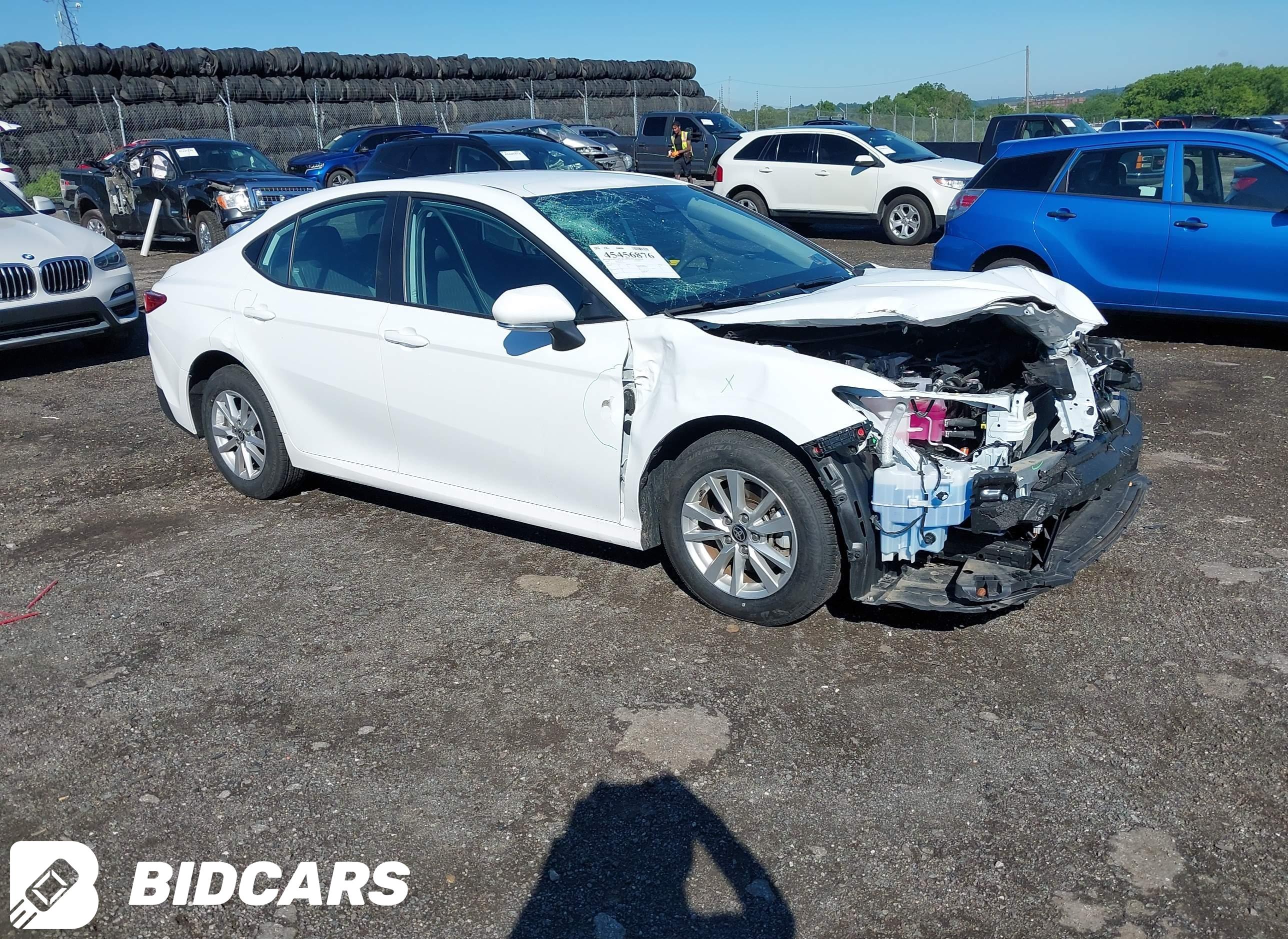 2025 Toyota Camry, LE