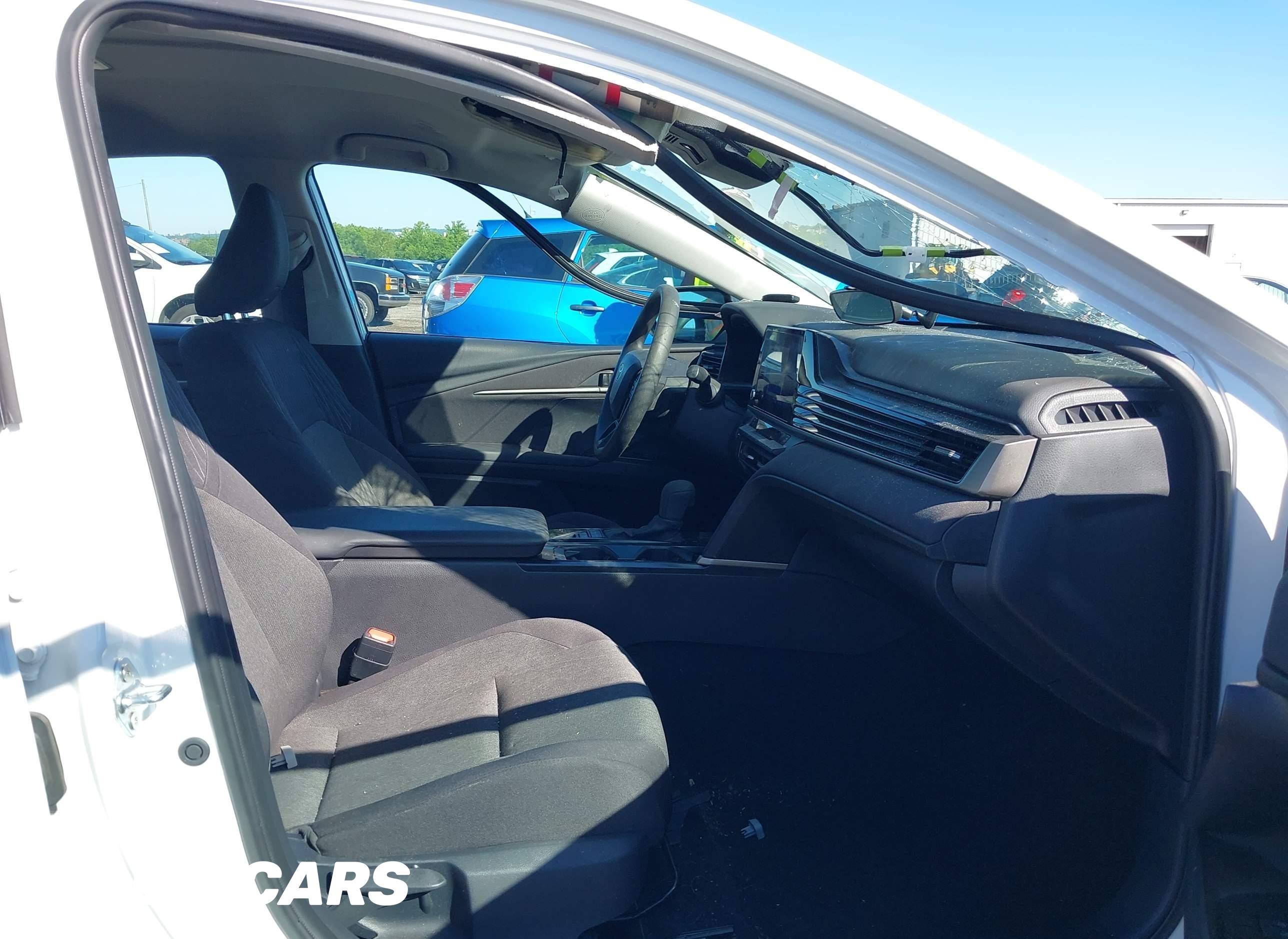 2025 Toyota Camry, LE