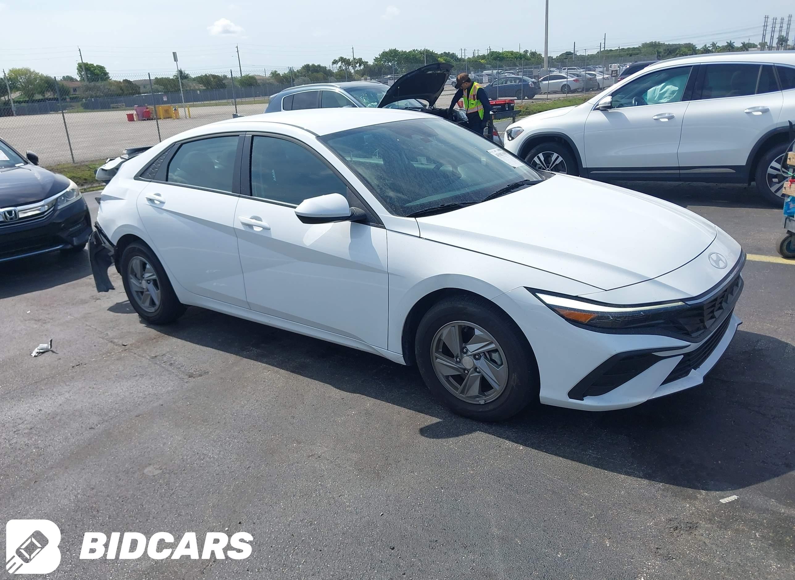 2025 Hyundai Elantra, SE