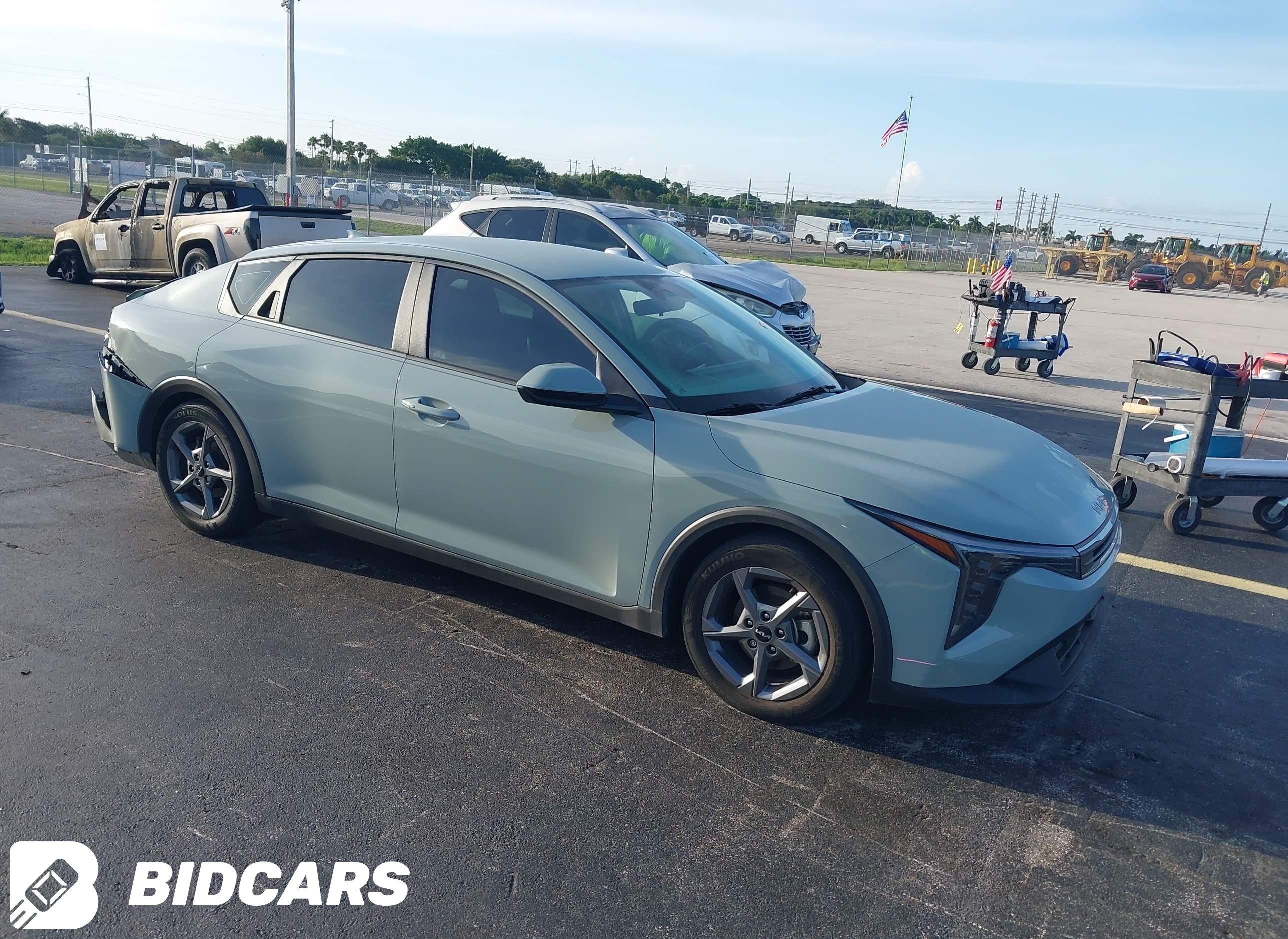 2025 KIA K4, Lxs