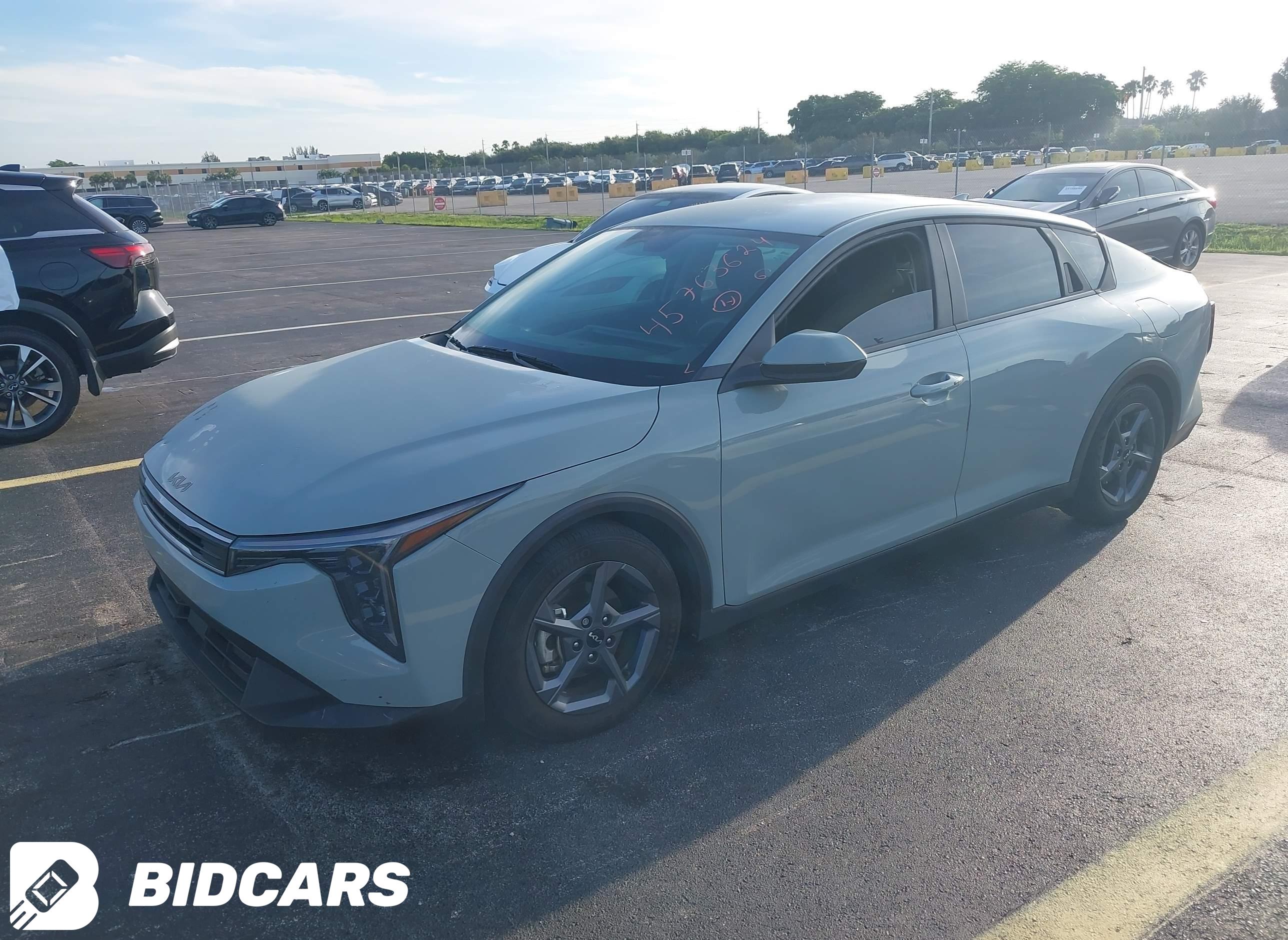 2025 KIA K4, Lxs