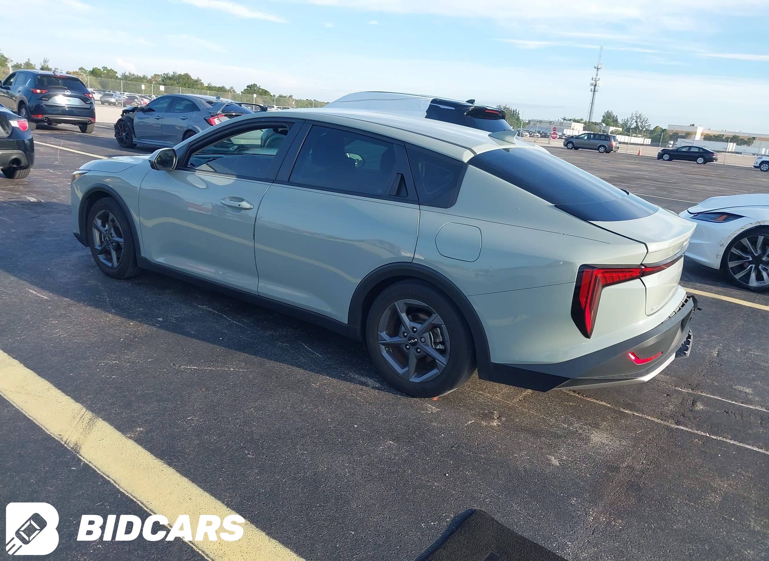 2025 KIA K4, Lxs