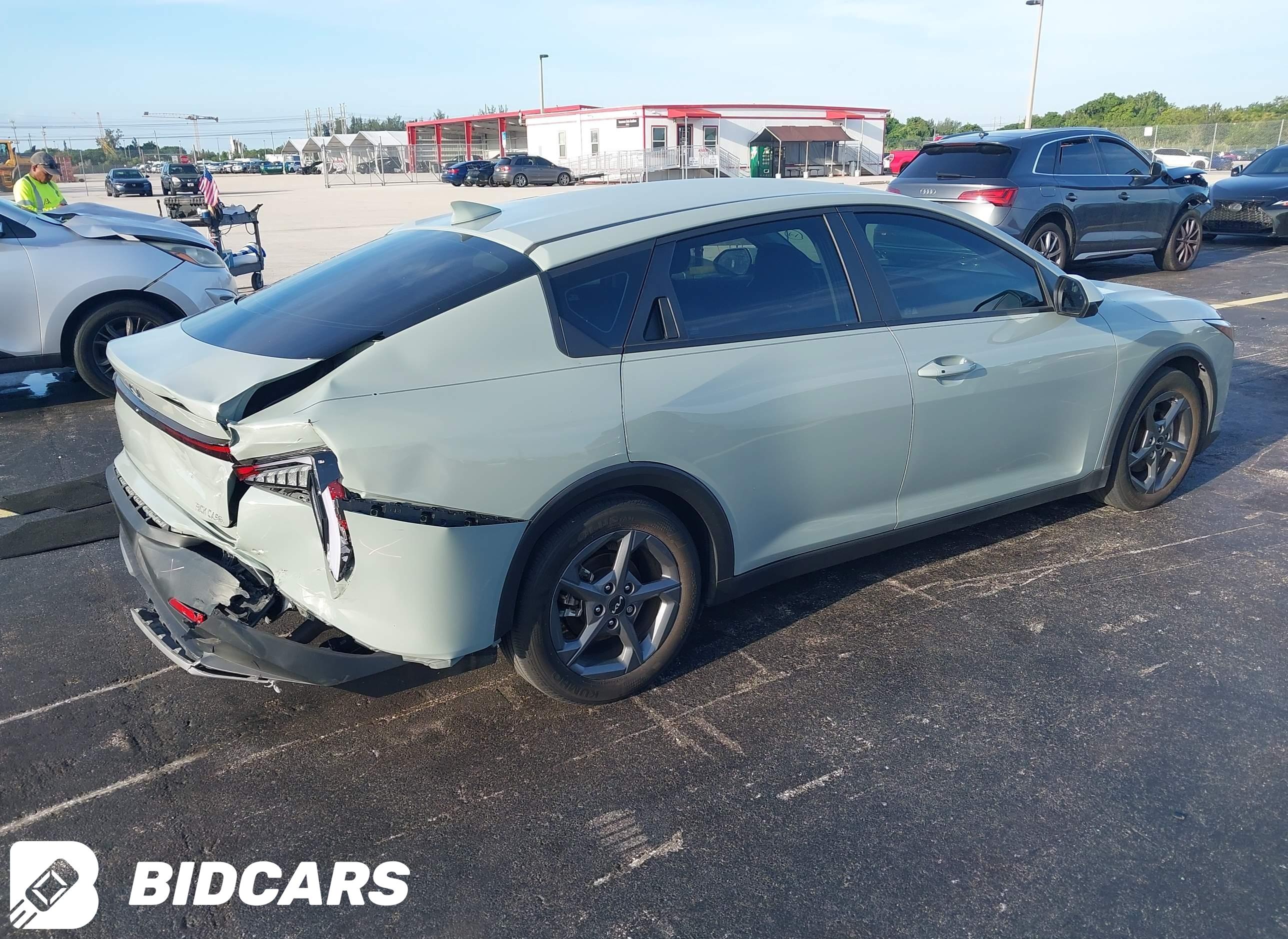 2025 KIA K4, Lxs