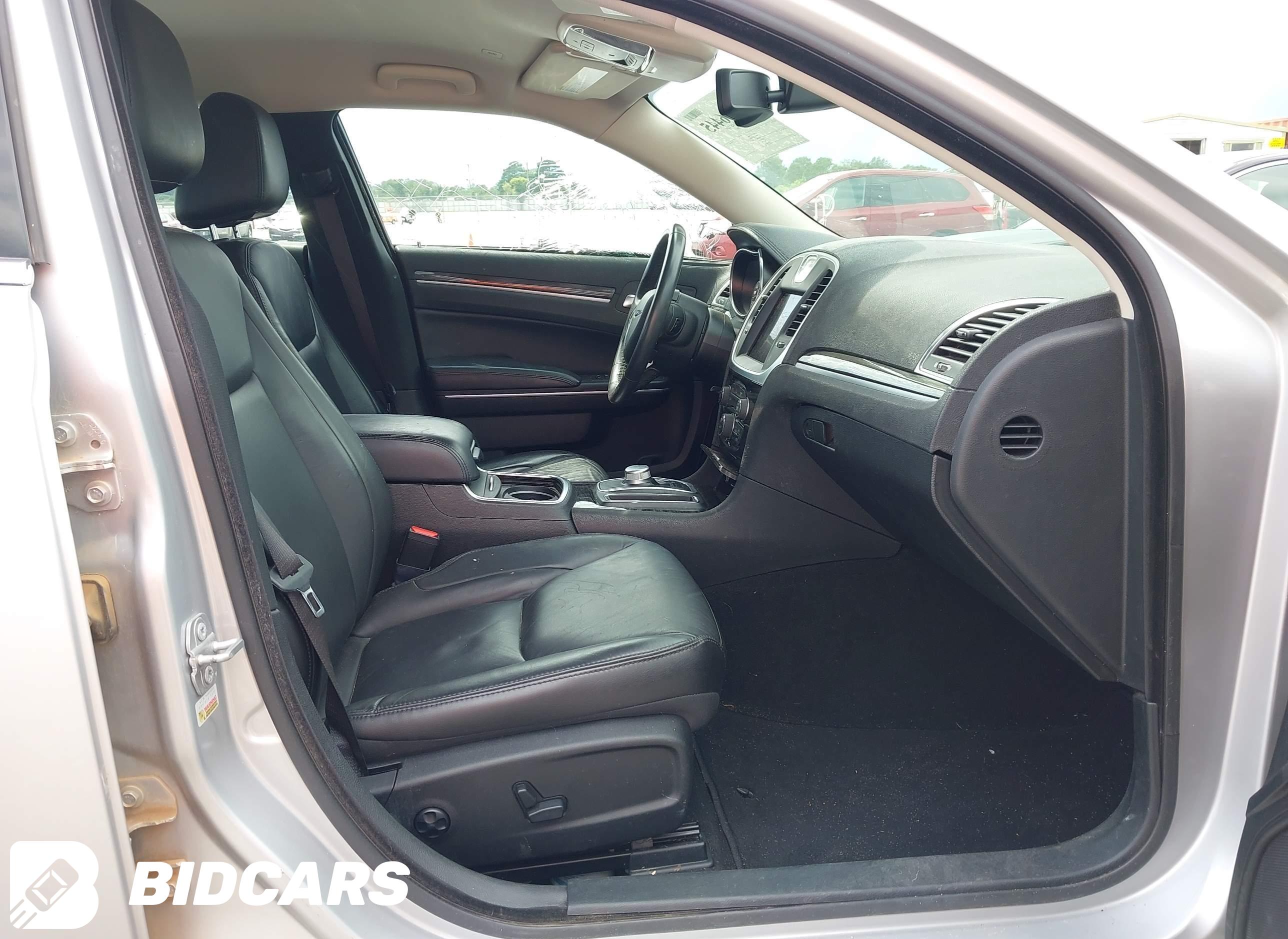 2019 Chrysler 300, Touring