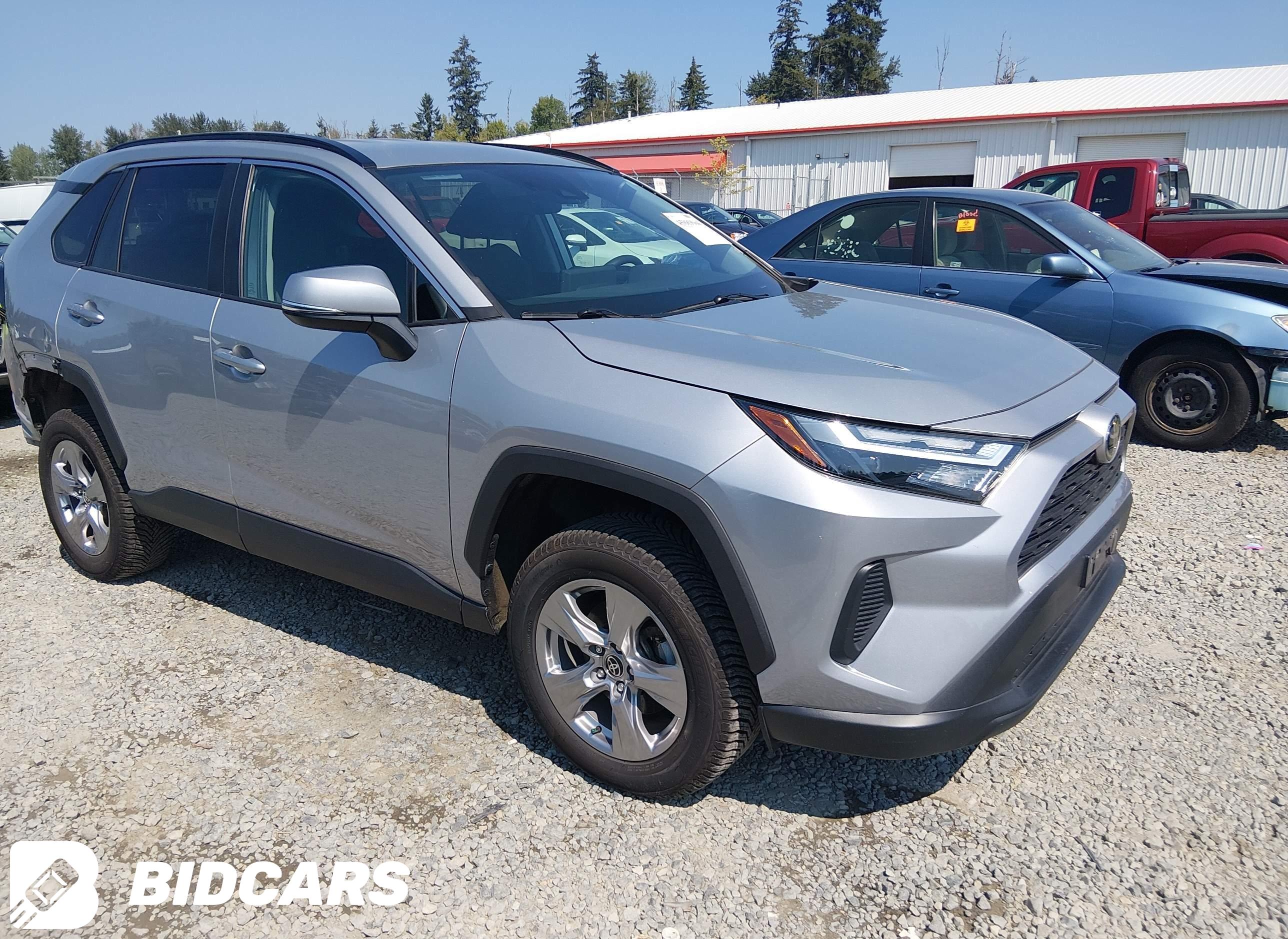 2022 Toyota RAV4, Xle