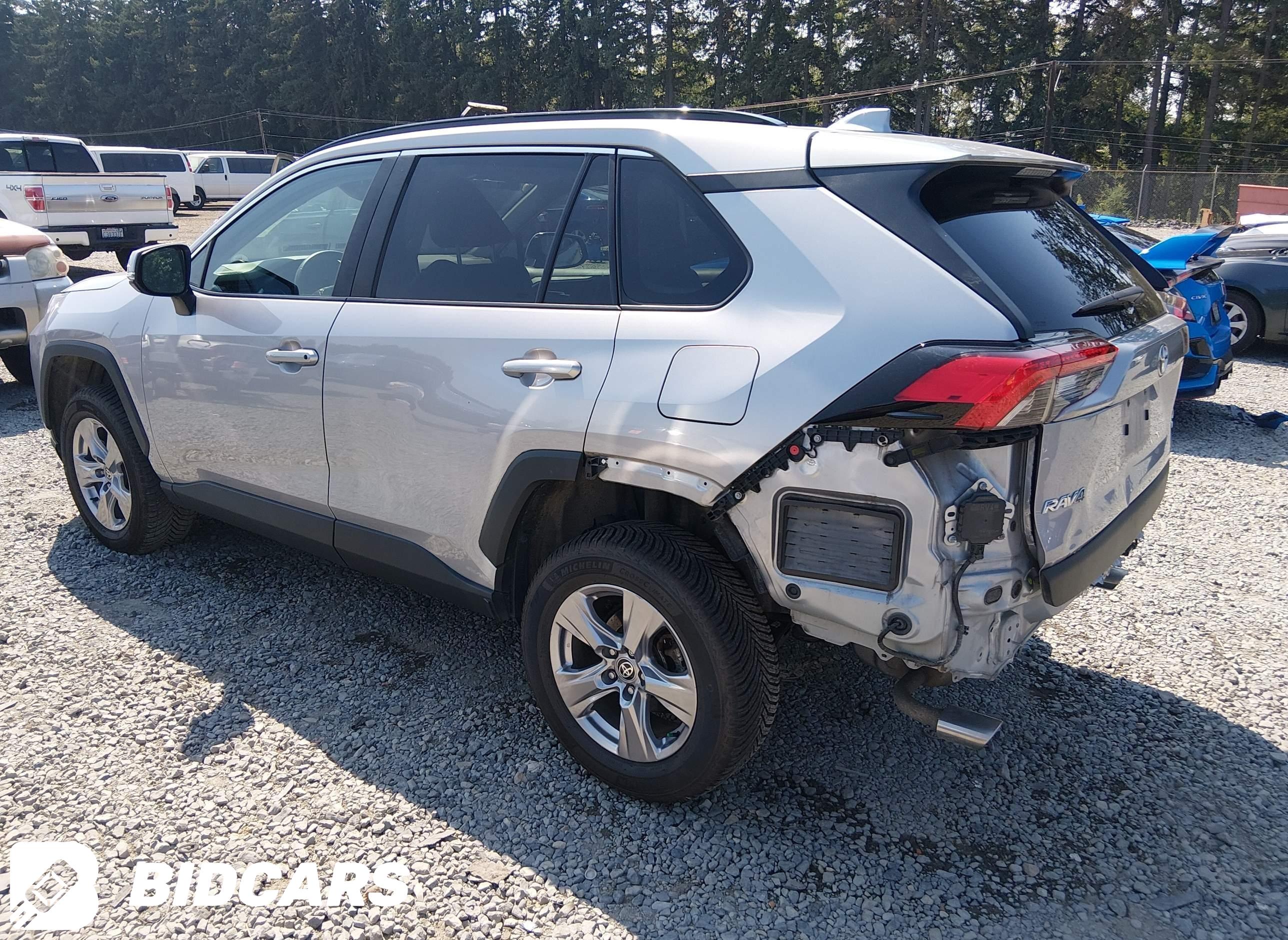 2022 Toyota RAV4, Xle