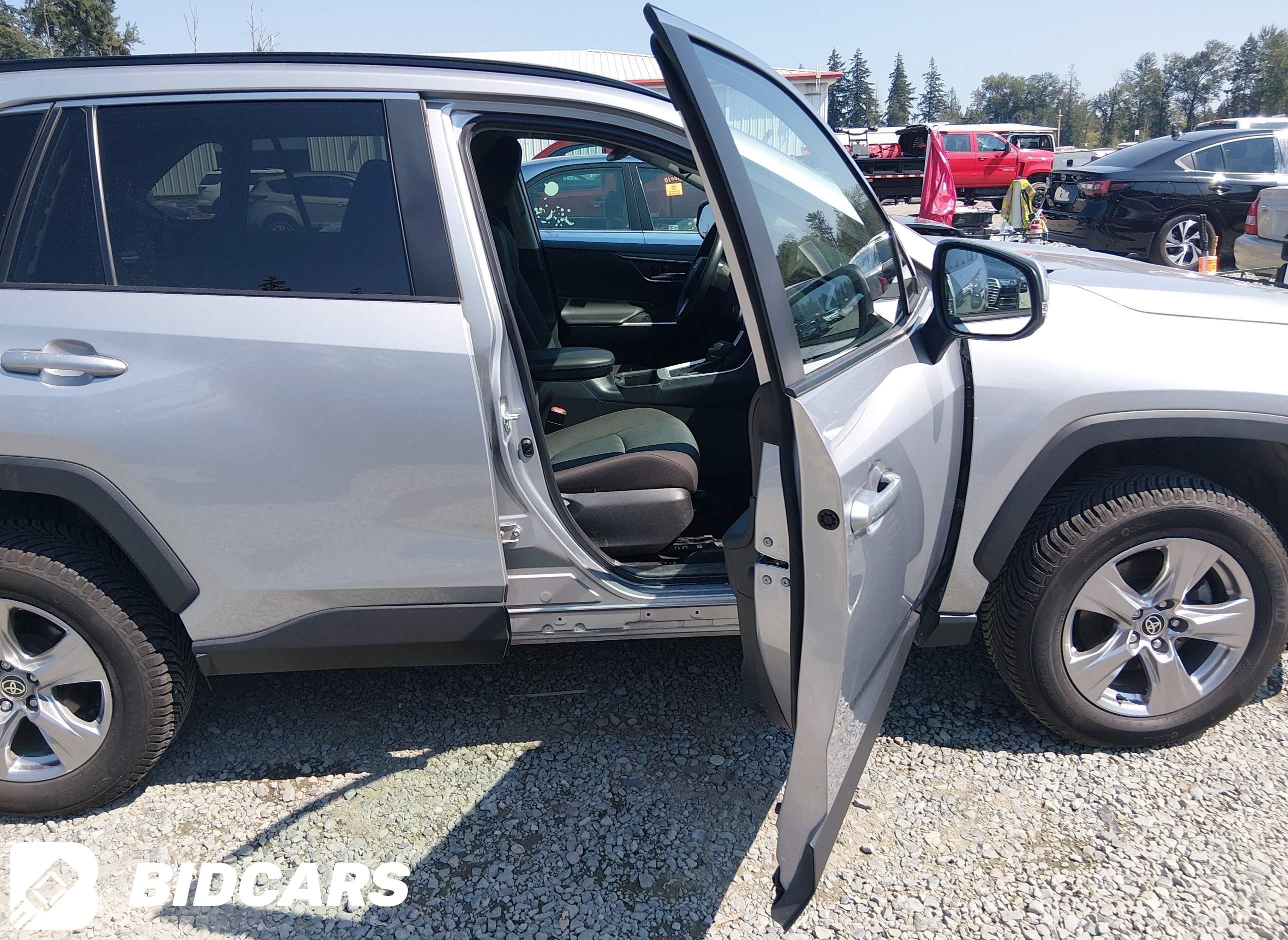 2022 Toyota RAV4, Xle