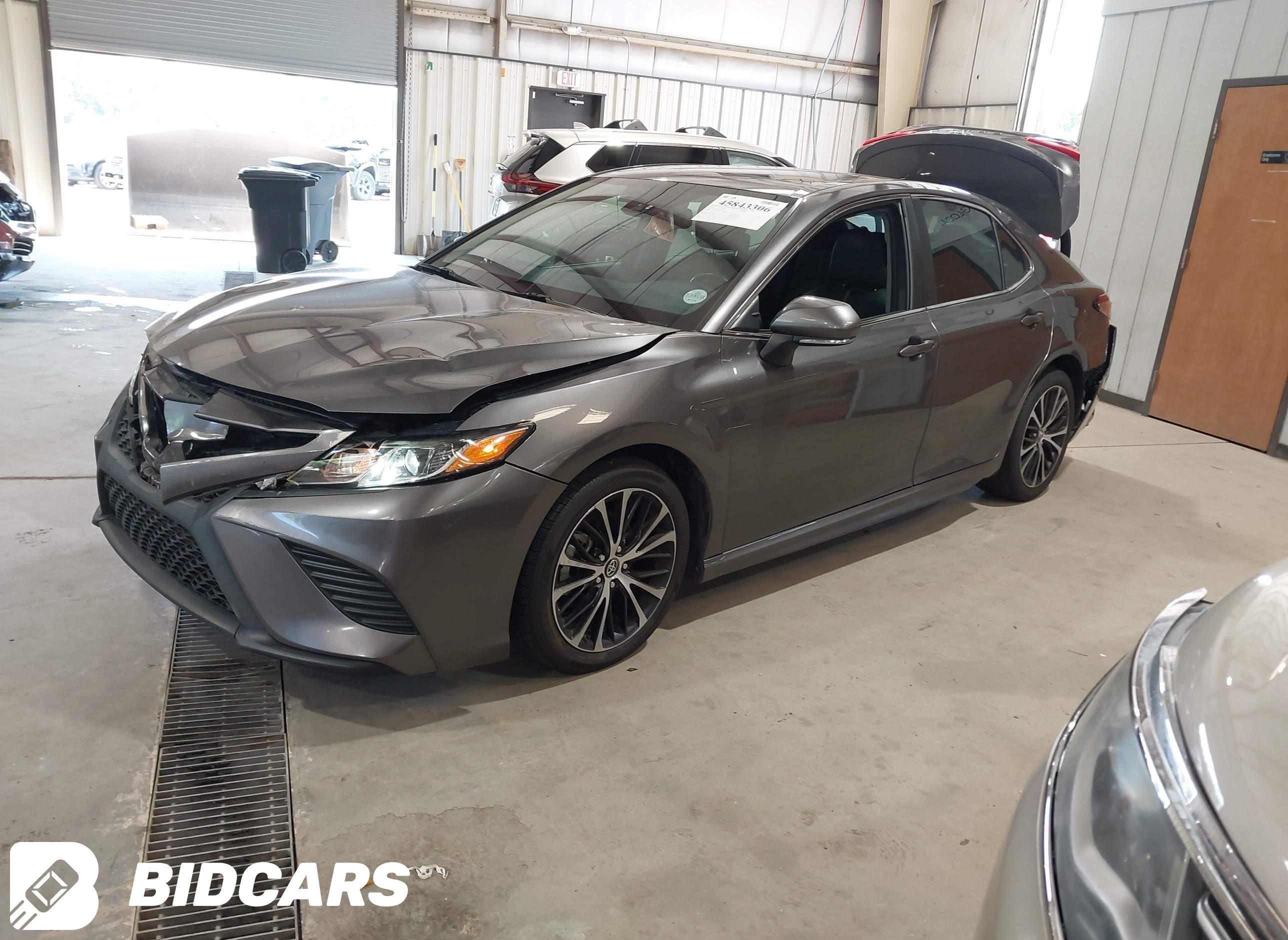 2019 Toyota Camry, SE