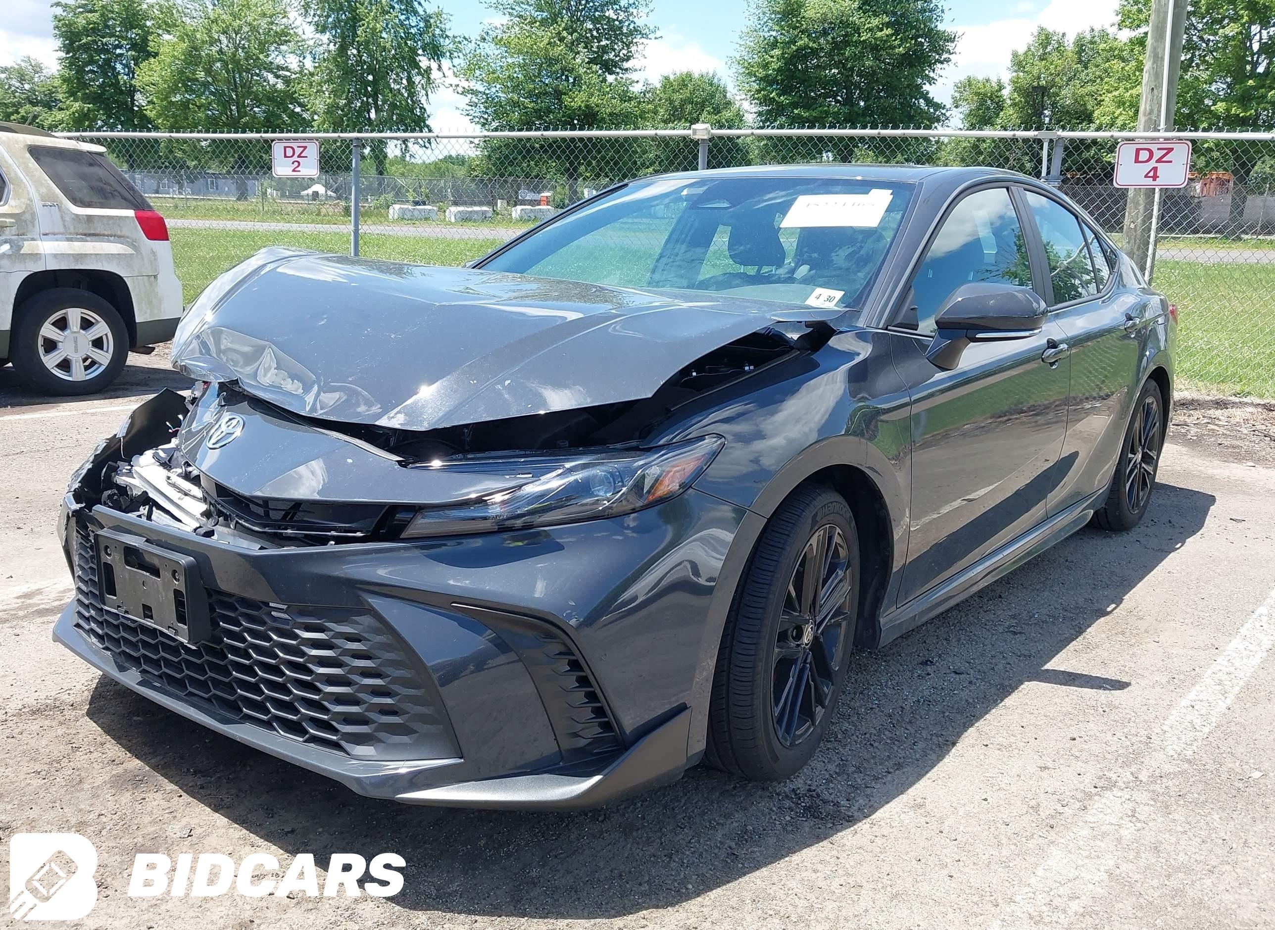 2025 Toyota Camry, SE