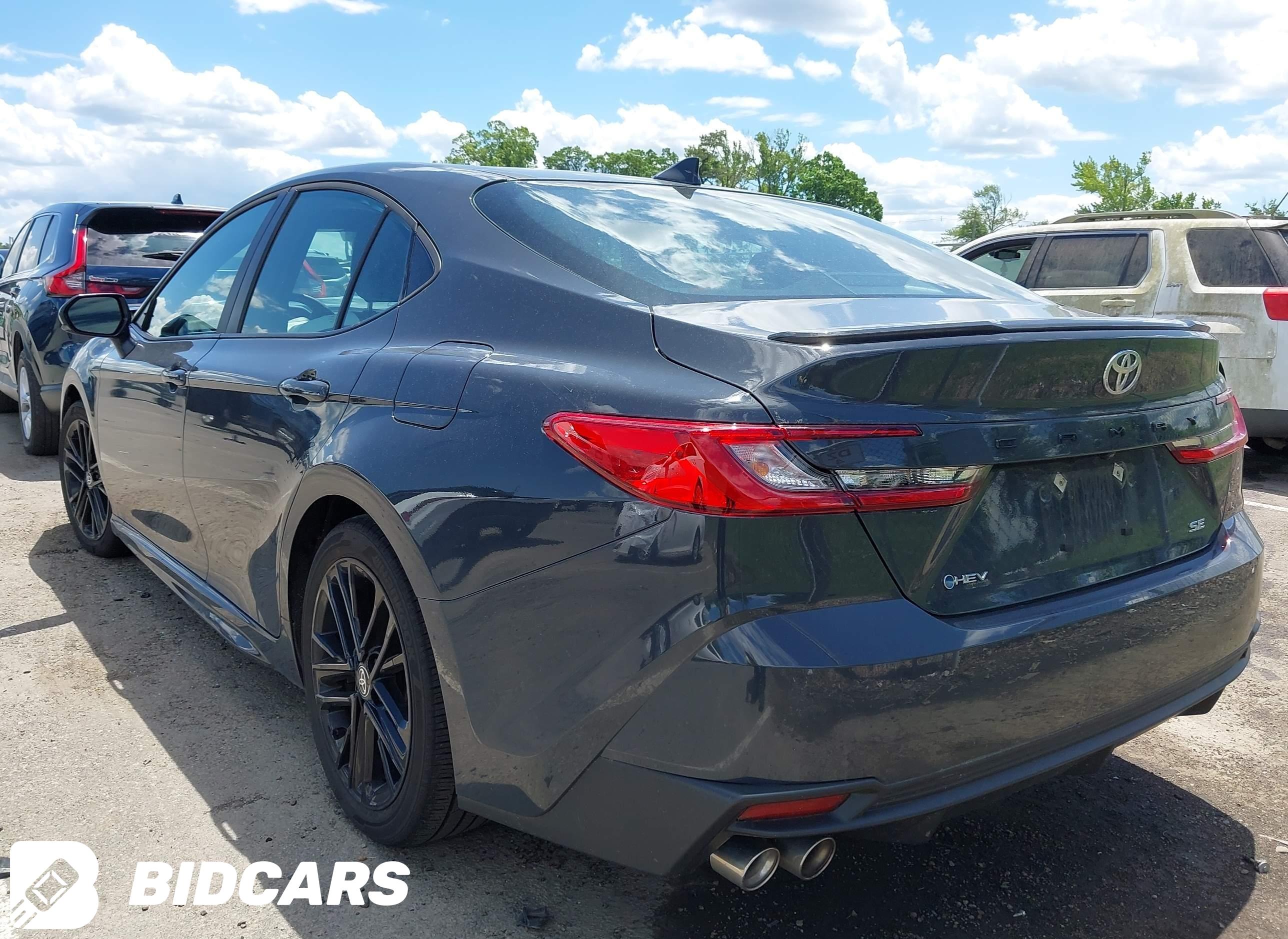 2025 Toyota Camry, SE