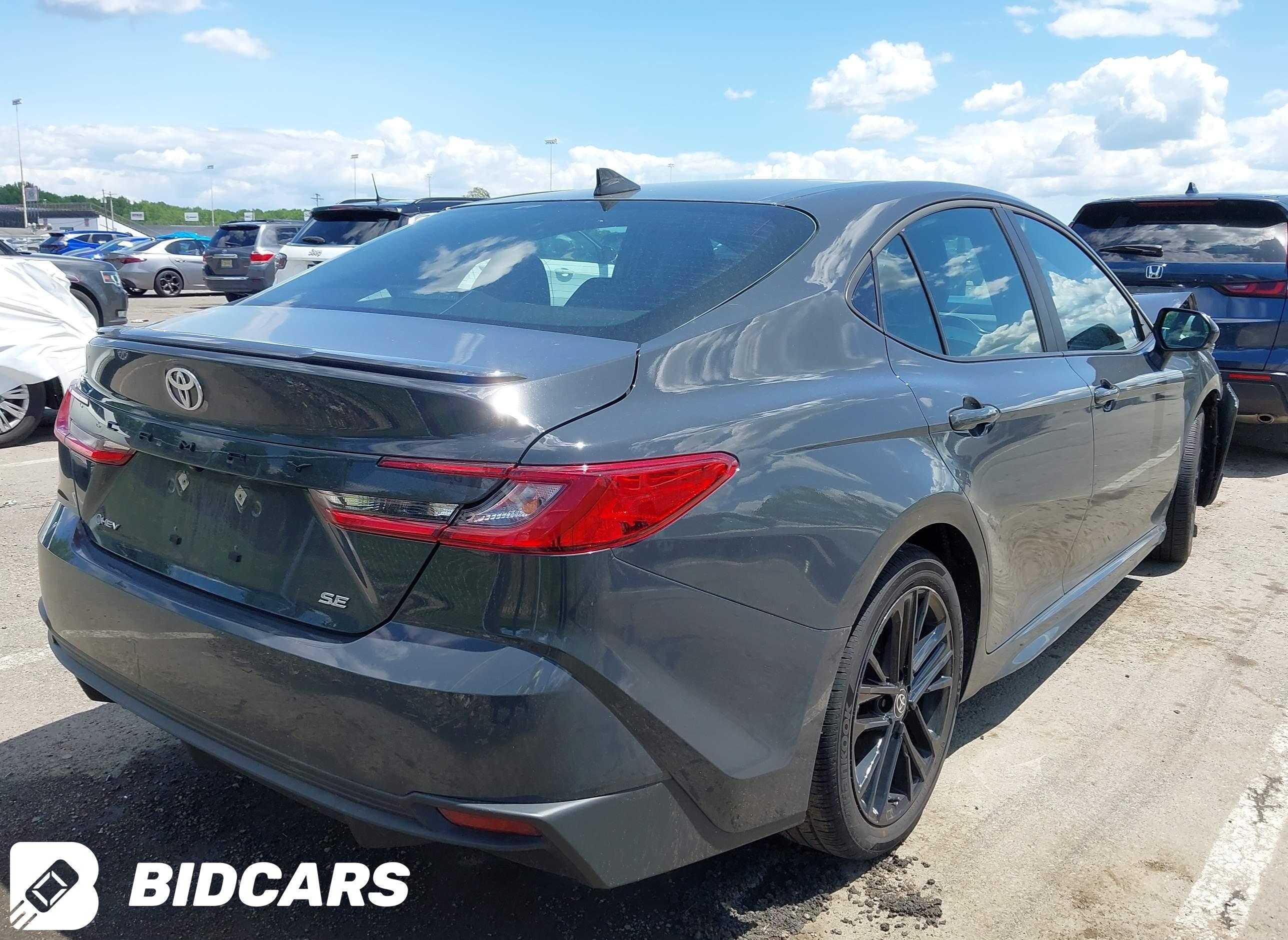 2025 Toyota Camry, SE