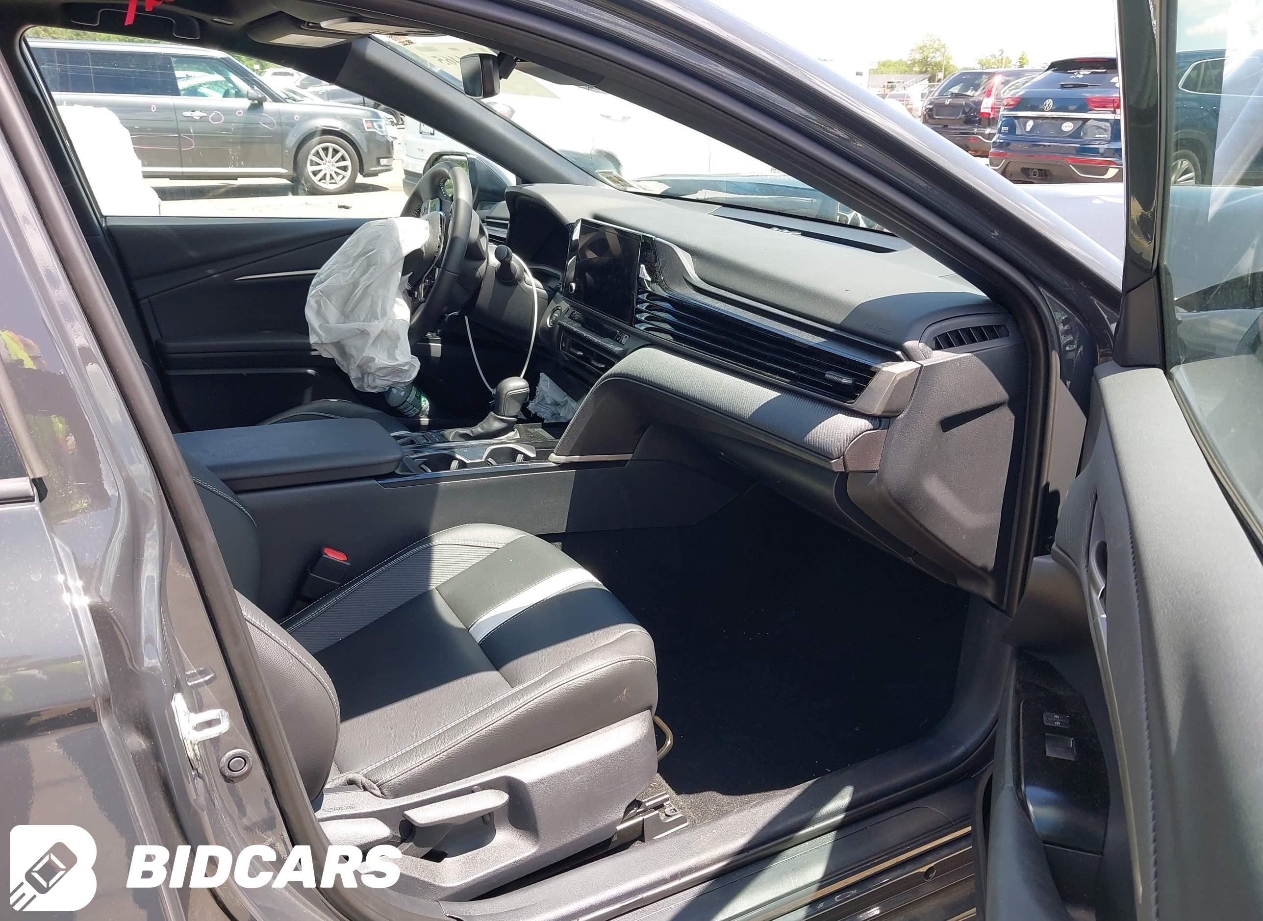 2025 Toyota Camry, SE