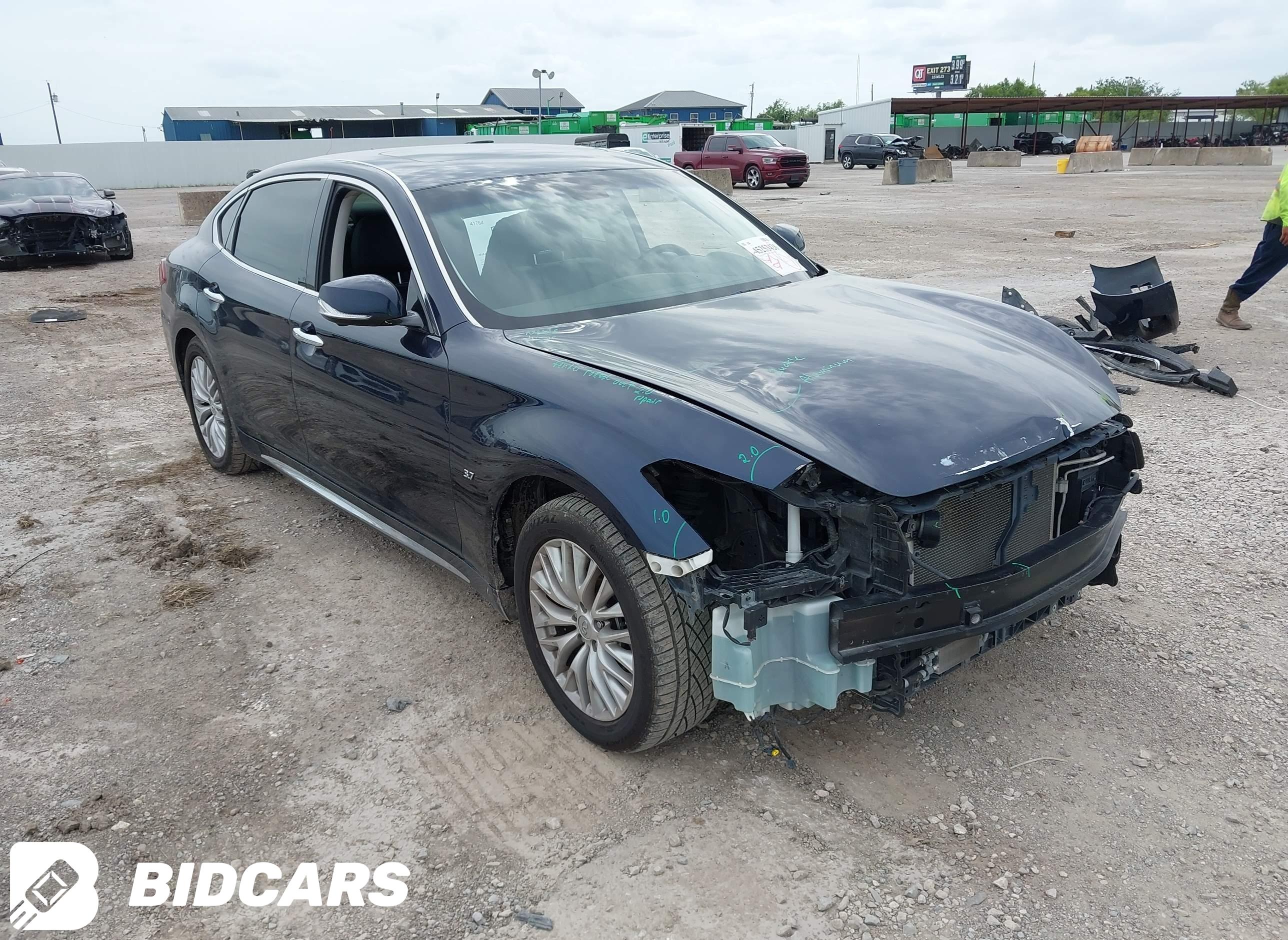 2016 Infiniti Q70, L 3.7