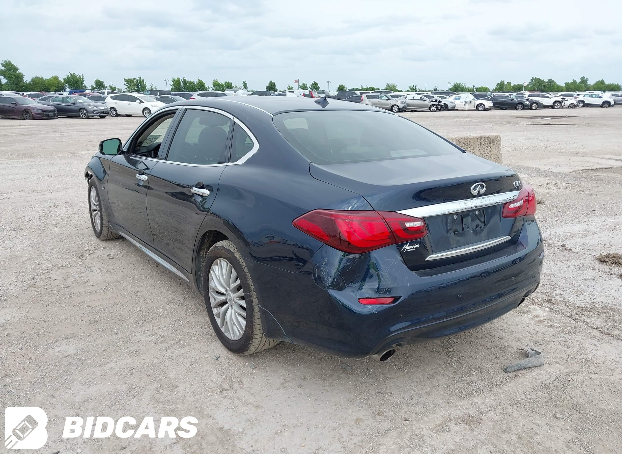2016 Infiniti Q70, L 3.7
