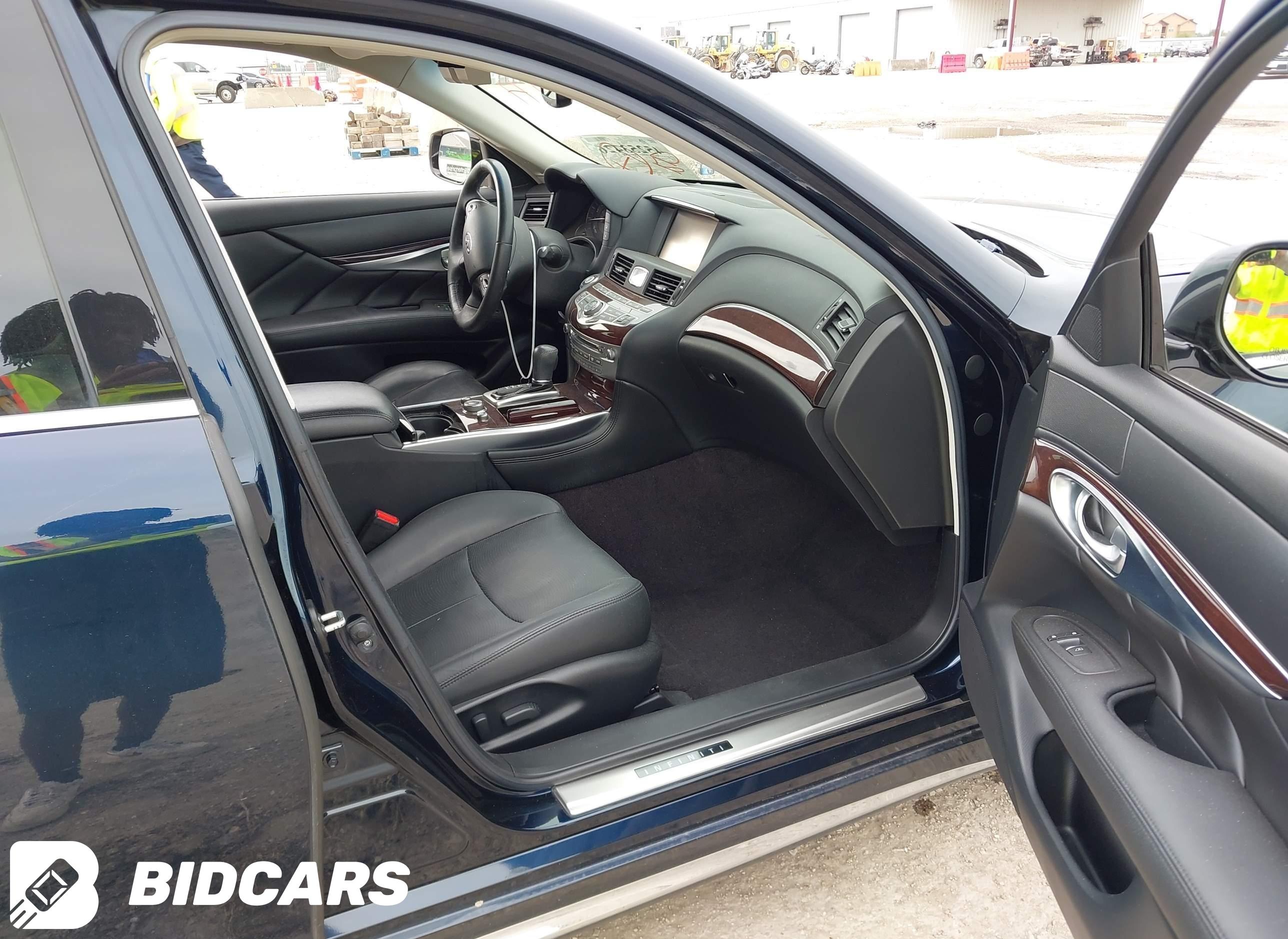 2016 Infiniti Q70, L 3.7