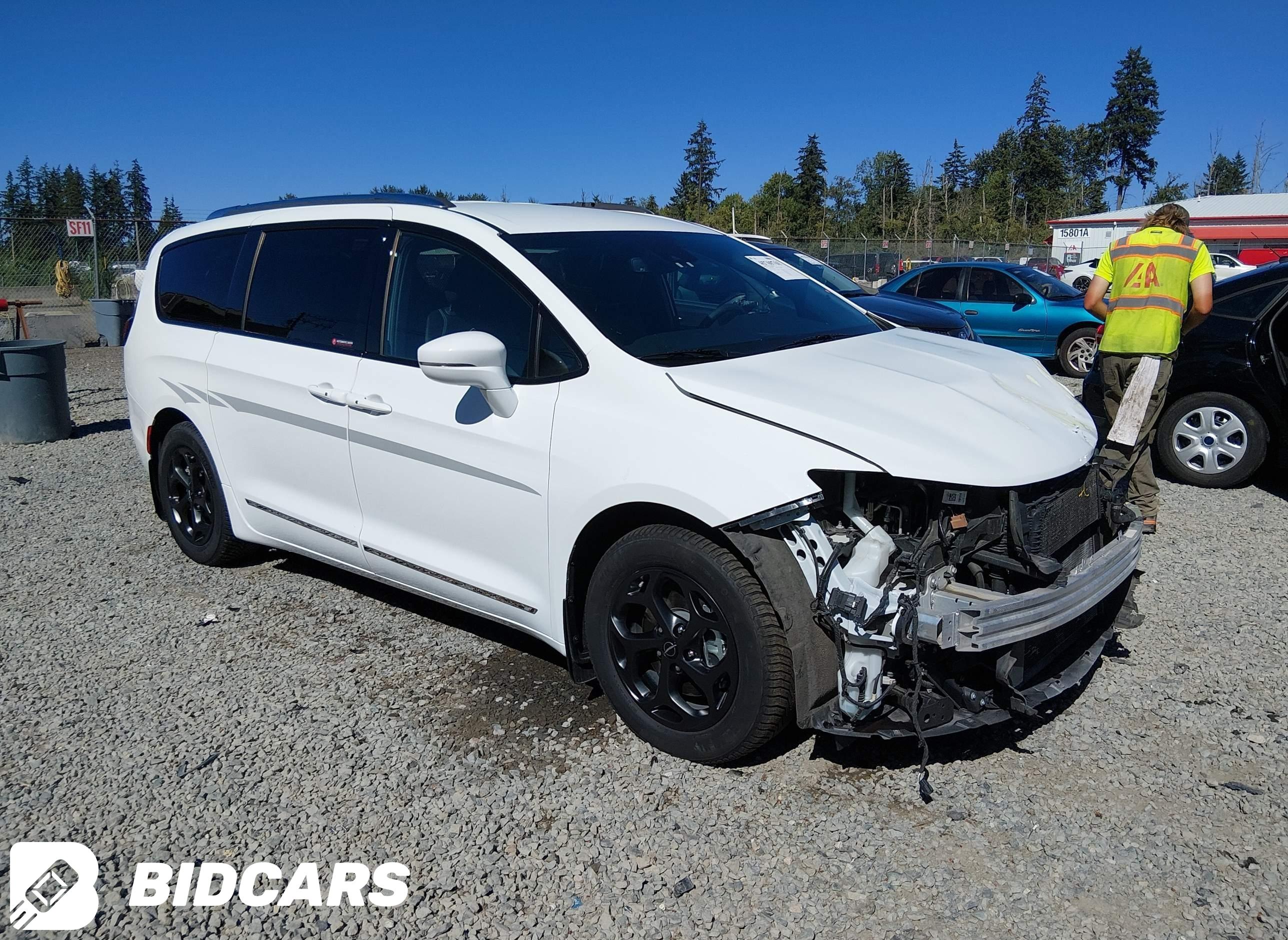 2022 Chrysler Pacifica Hybrid...