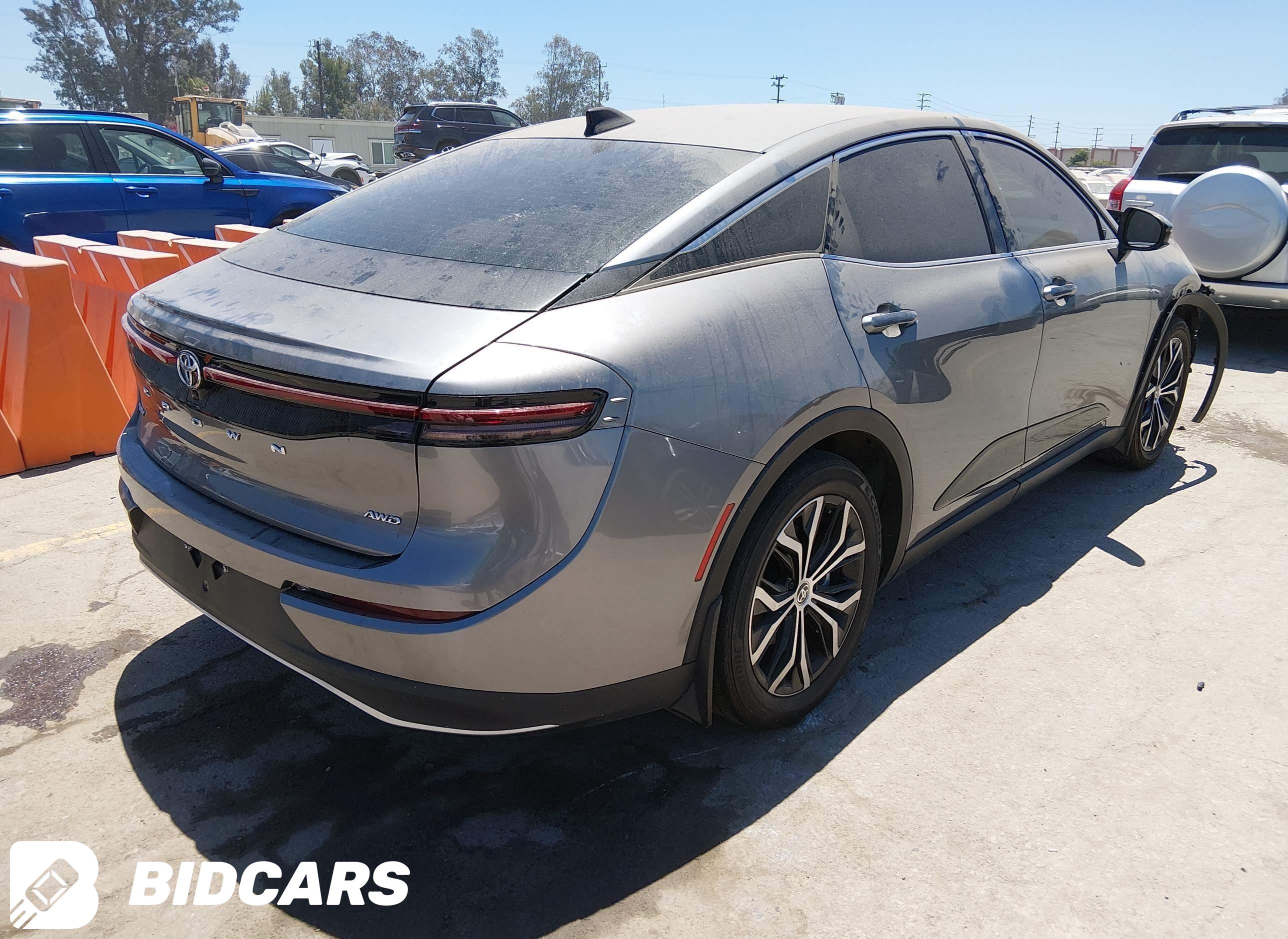2025 Toyota Crown, Xle
