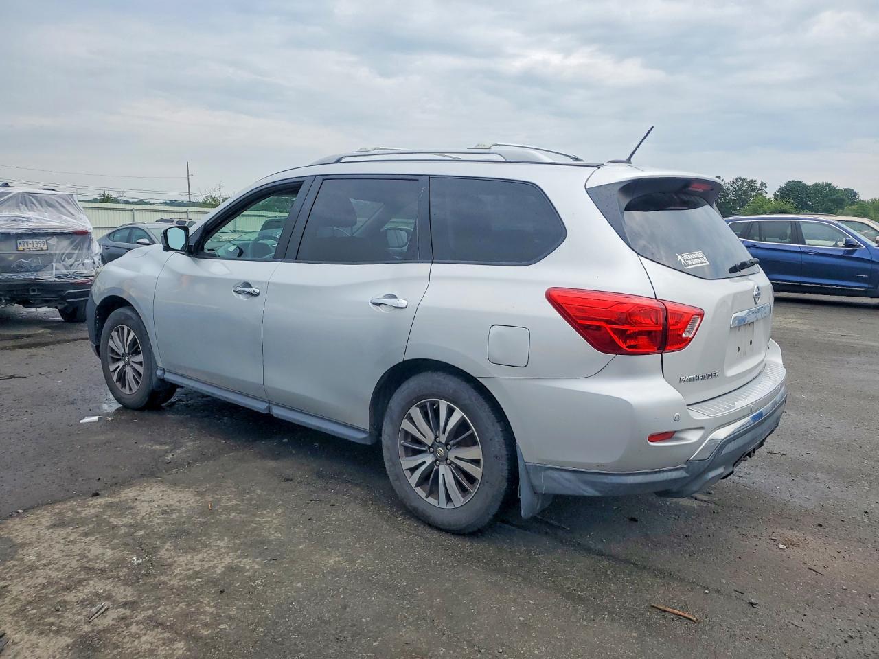 2017 Nissan Pathfinder, SL