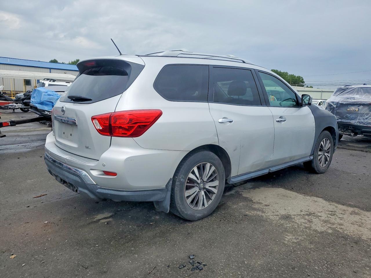 2017 Nissan Pathfinder, SL