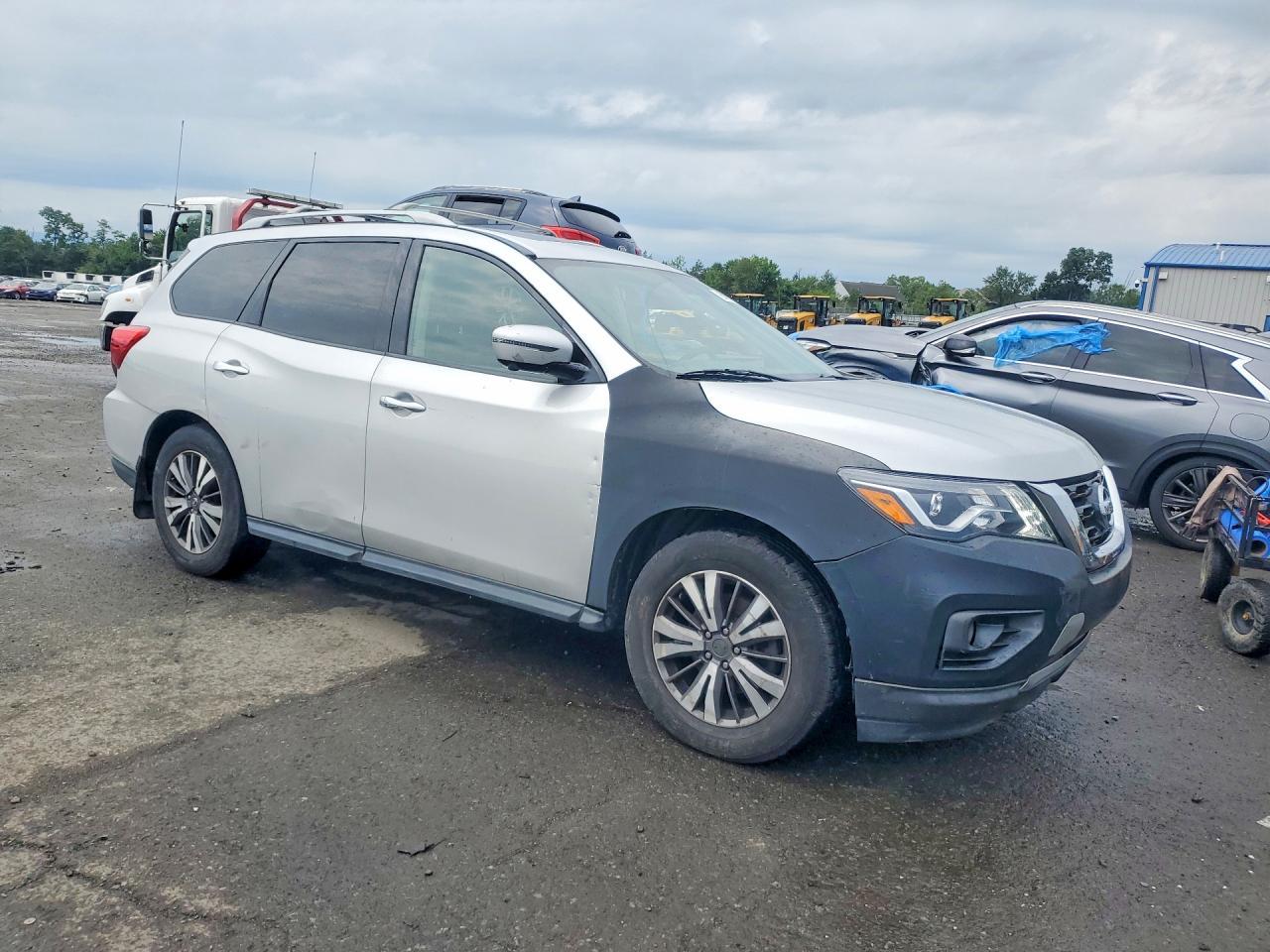 2017 Nissan Pathfinder, SL