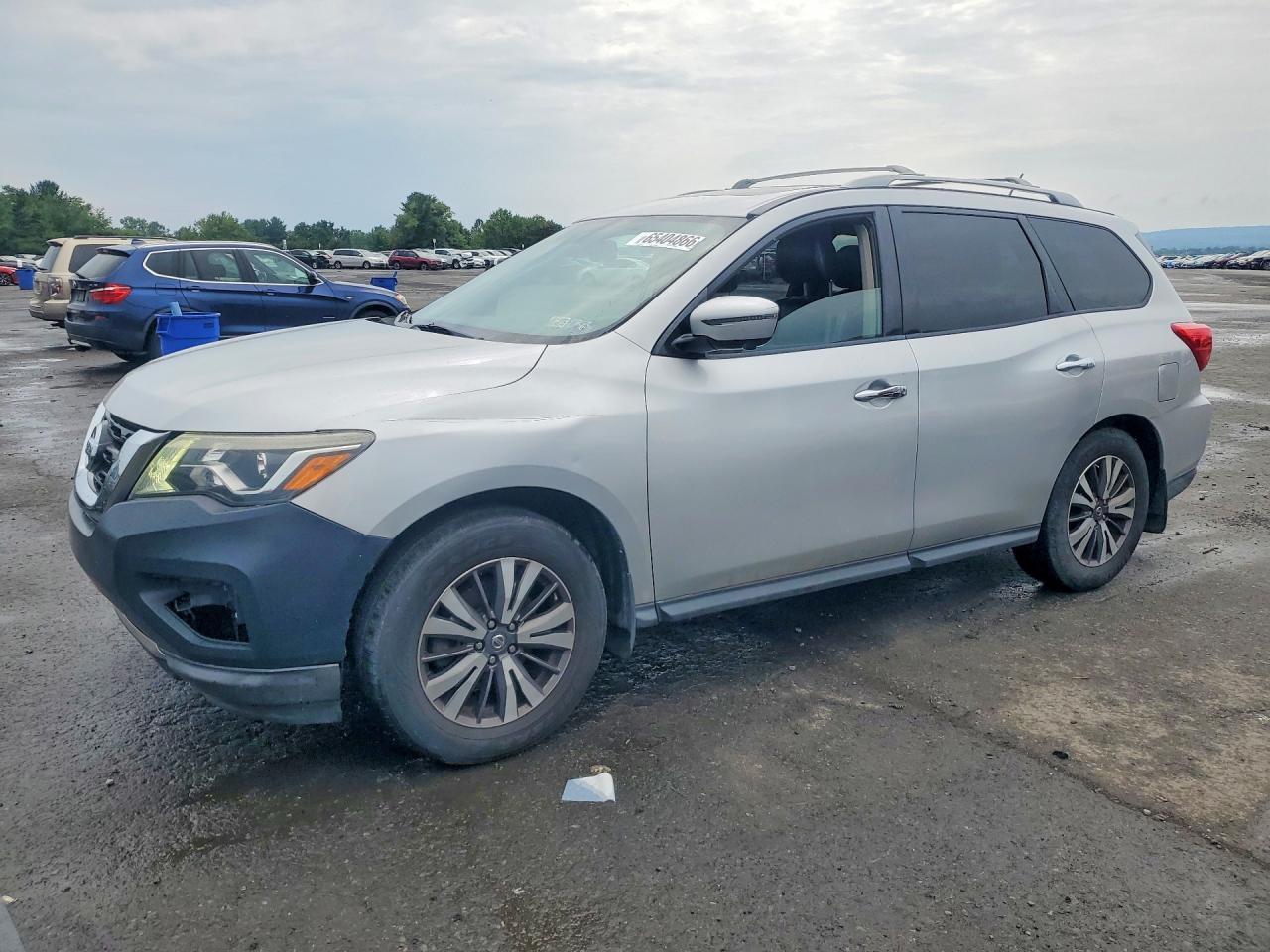 2017 Nissan Pathfinder, SL
