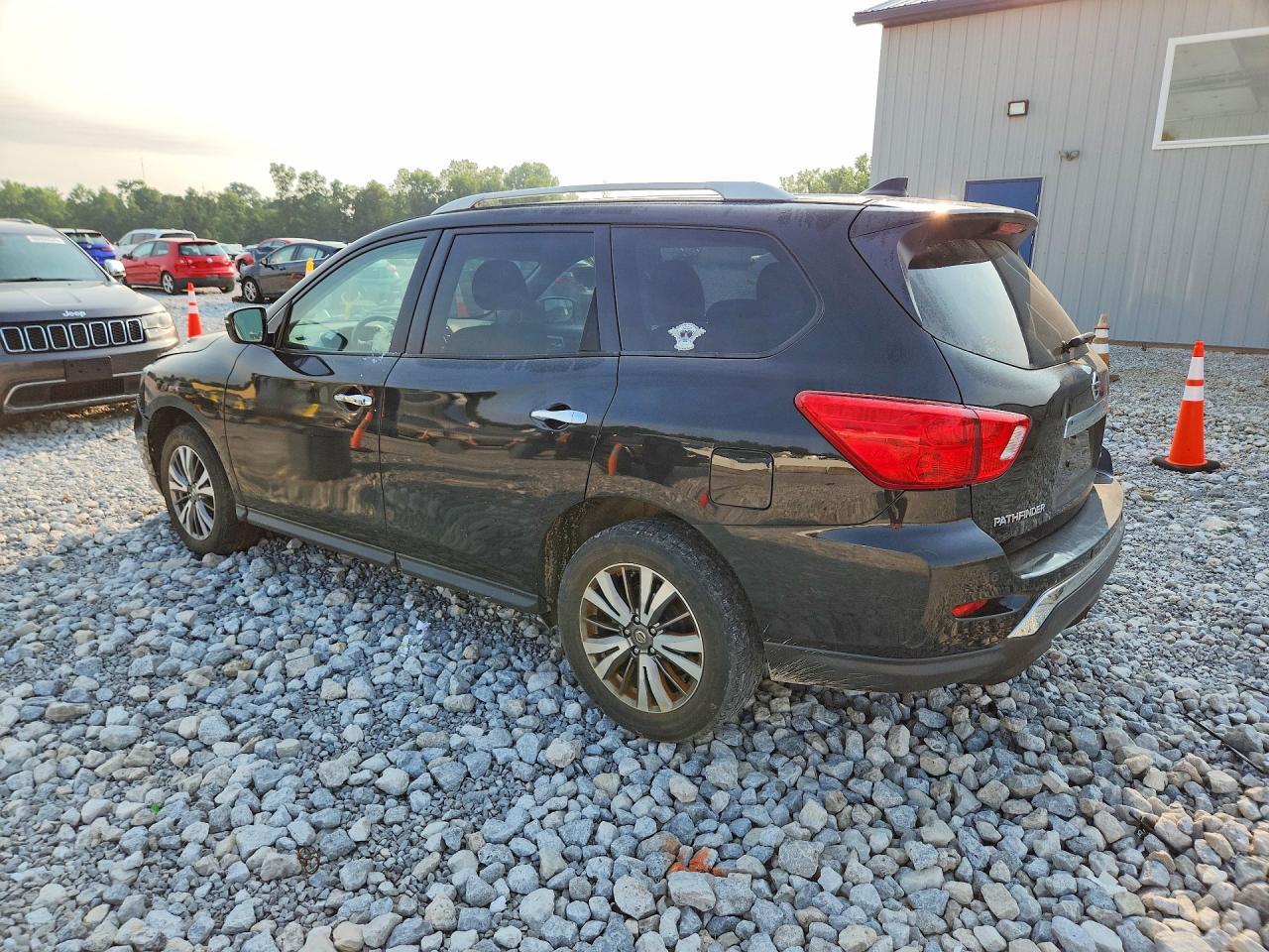 2019 Nissan Pathfinder, S