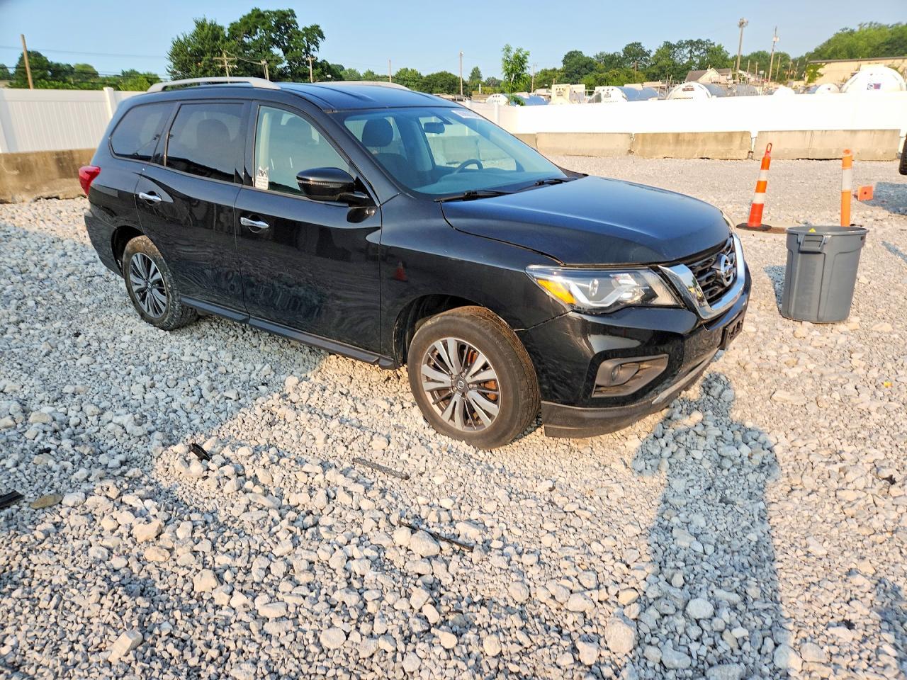 2019 Nissan Pathfinder, S